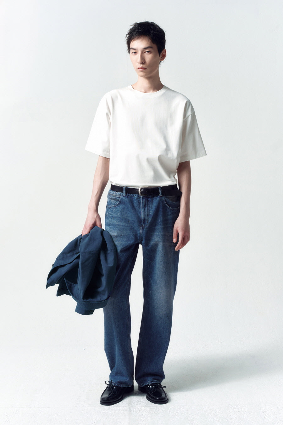 Insilence - Back Print Logo T-Shirt (White) product image 6 | TRAB K-Fashion Australia
