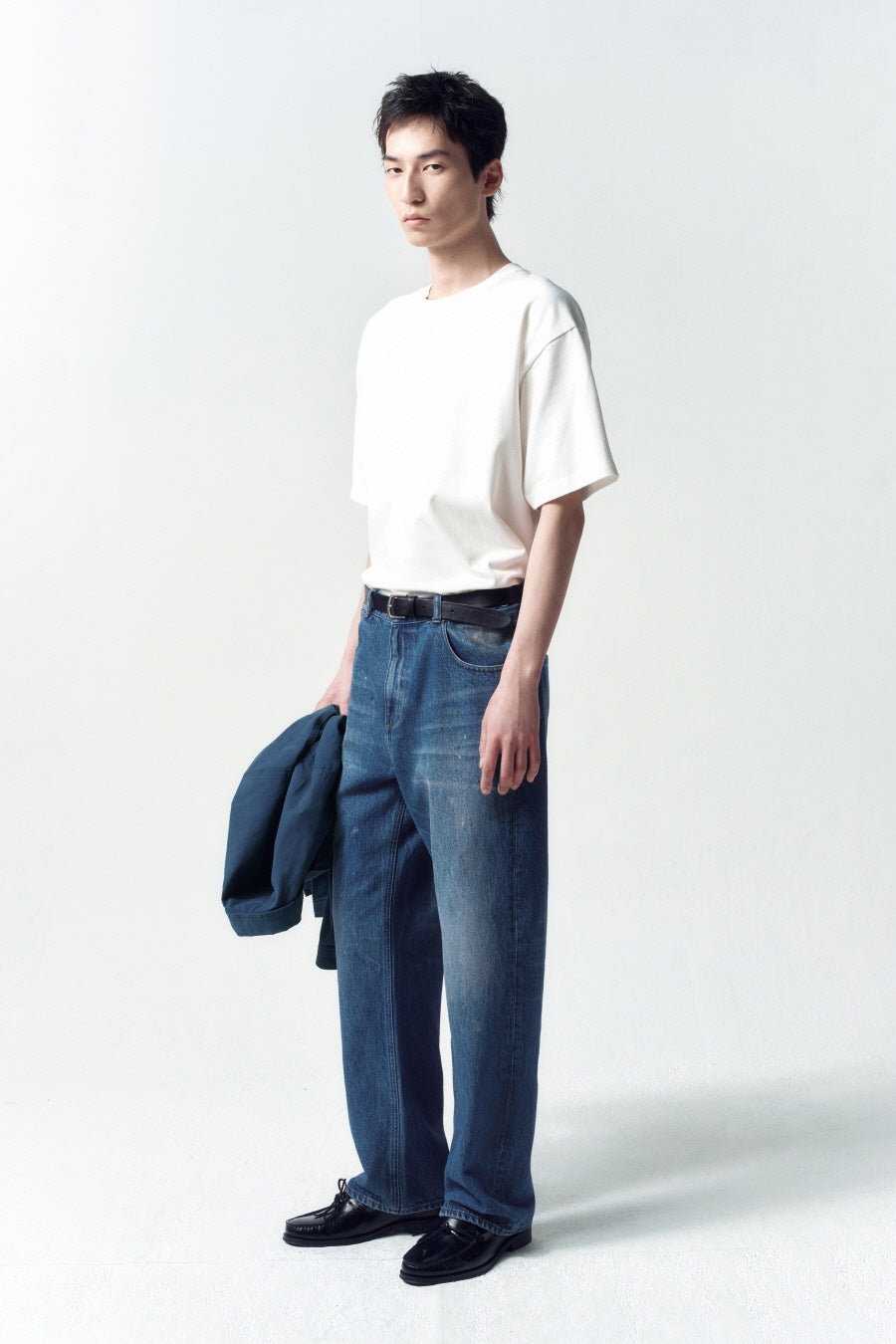 Insilence - Back Print Logo T-Shirt (White) product image 3 | TRAB K-Fashion Australia