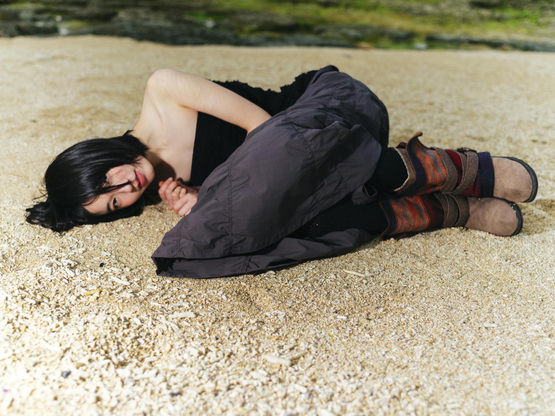 Coyseio - Wave Stitch Tube Top (Black) product image 4 | TRAB K-Fashion Australia