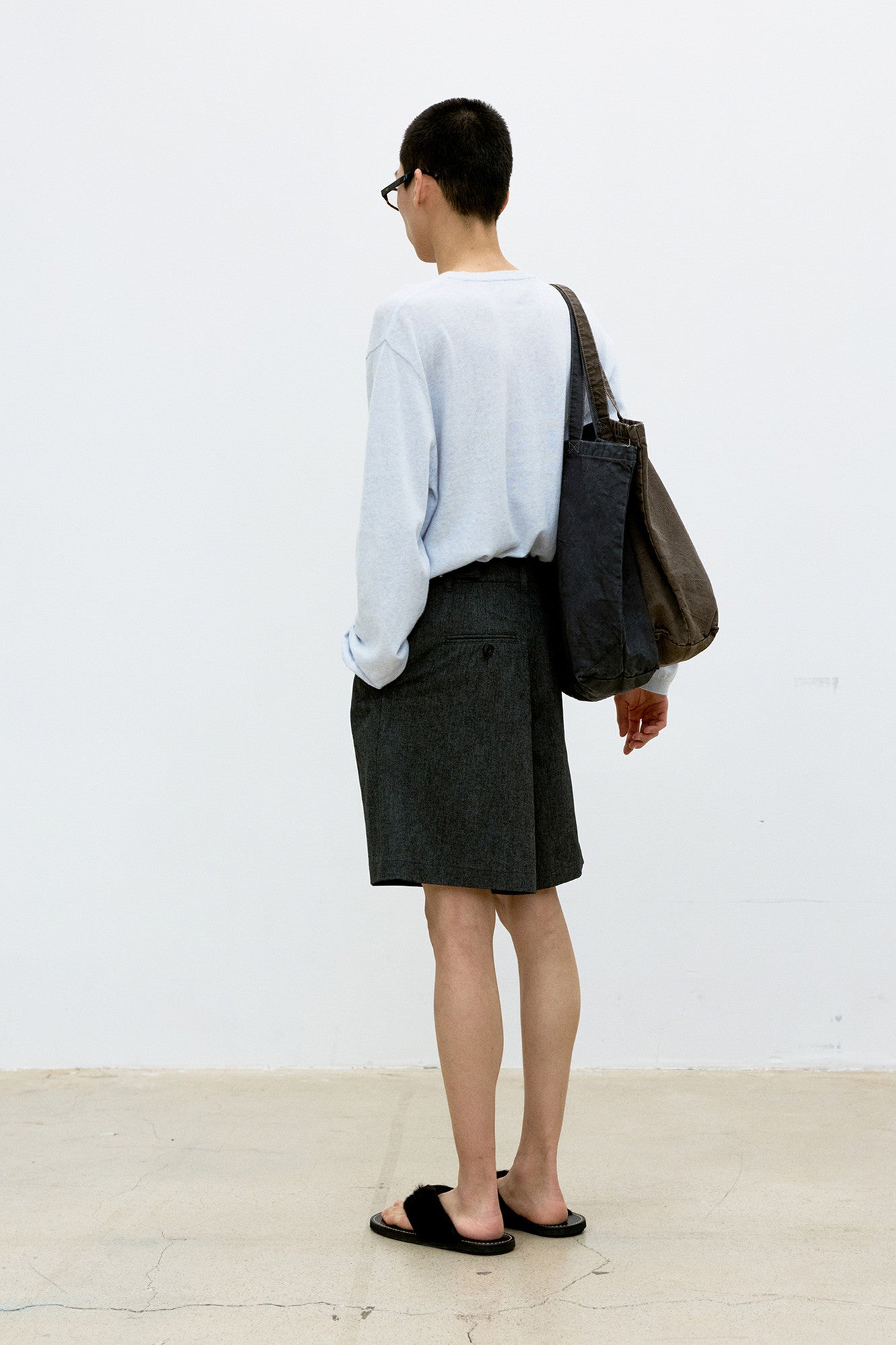 Coor - Two Tuck Linen Short Pants (Charcoal) product image 4 | TRAB K-Fashion Australia
