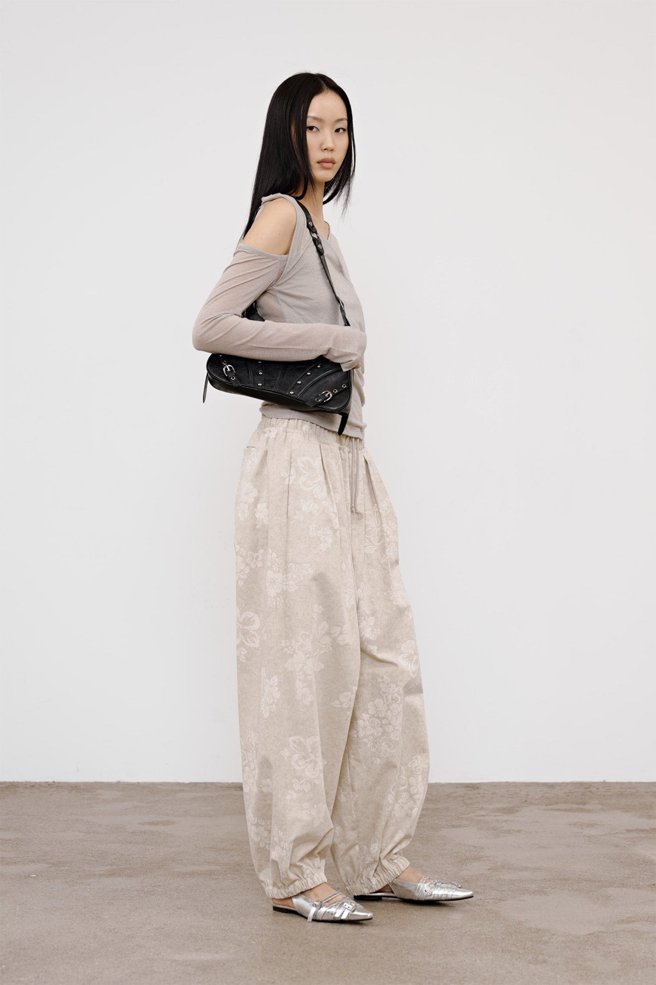 Deinet - One Shoulder Draped Asymmetric Top (Beige) product image 5 | TRAB K-Fashion Australia