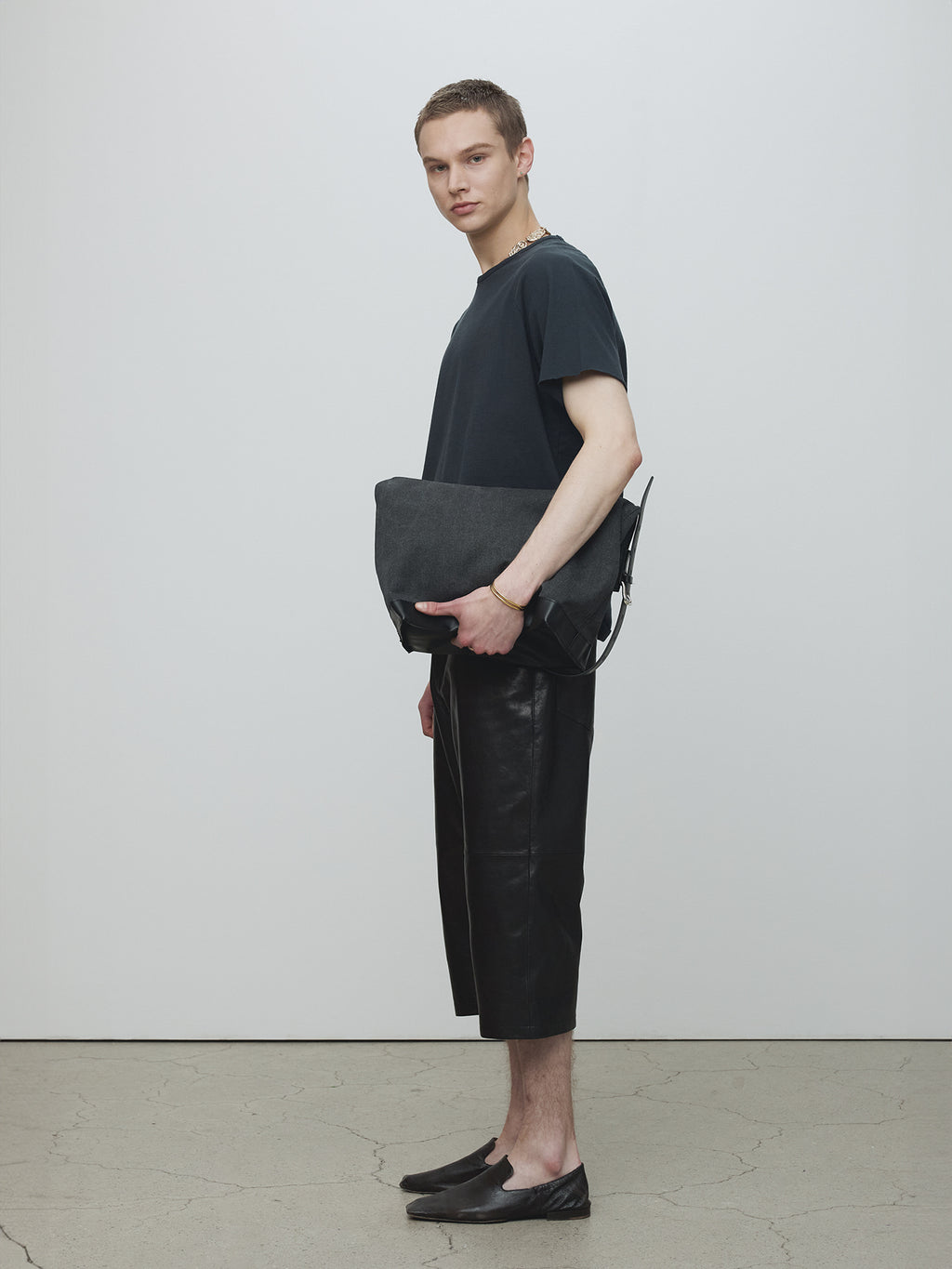 Tonywack - Raw Edge Washed T-Shirt (Vintage Navy) product image 2 | TRAB K-Fashion Australia