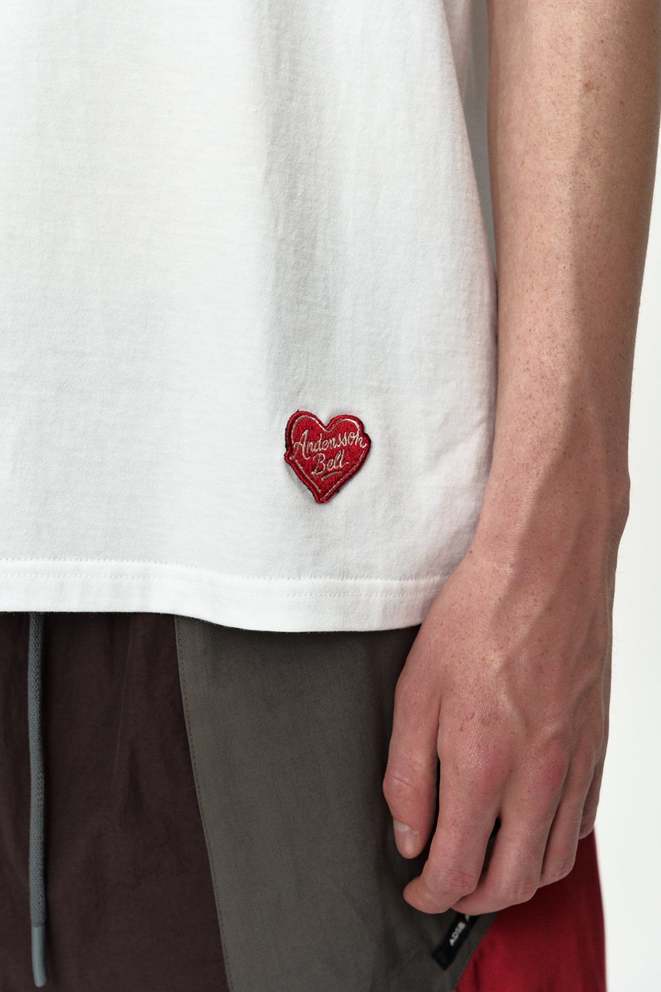 Andersson Bell - (essential) Unisex Heart T-Shirt (White) product image 6 | TRAB K-Fashion Australia