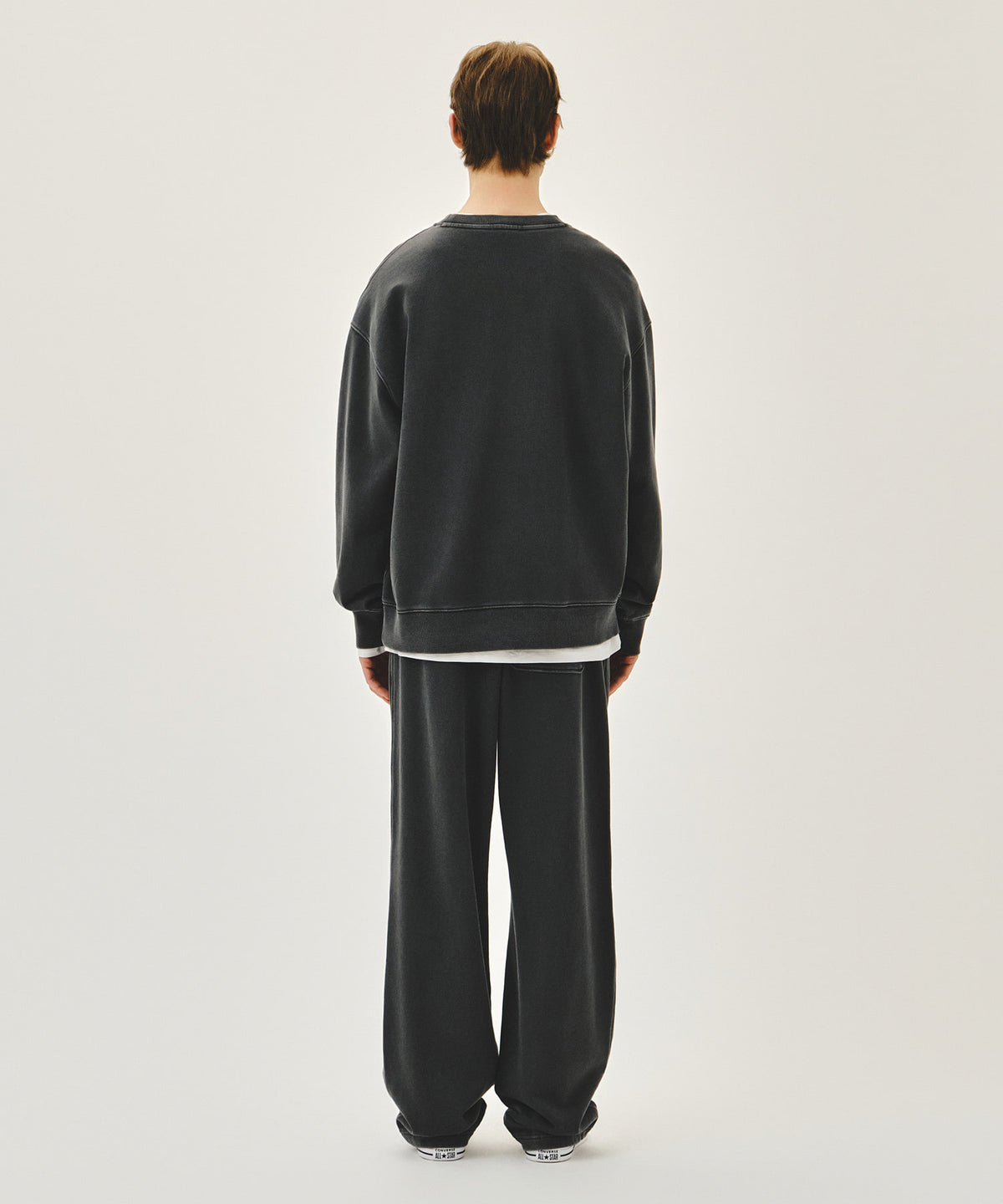 Marithe & Francois Girbaud - Outline Classic Logo Dyeing Tuck Wide Sweat Pants (Charcoal) product image 5 | TRAB K-Fashion Australia