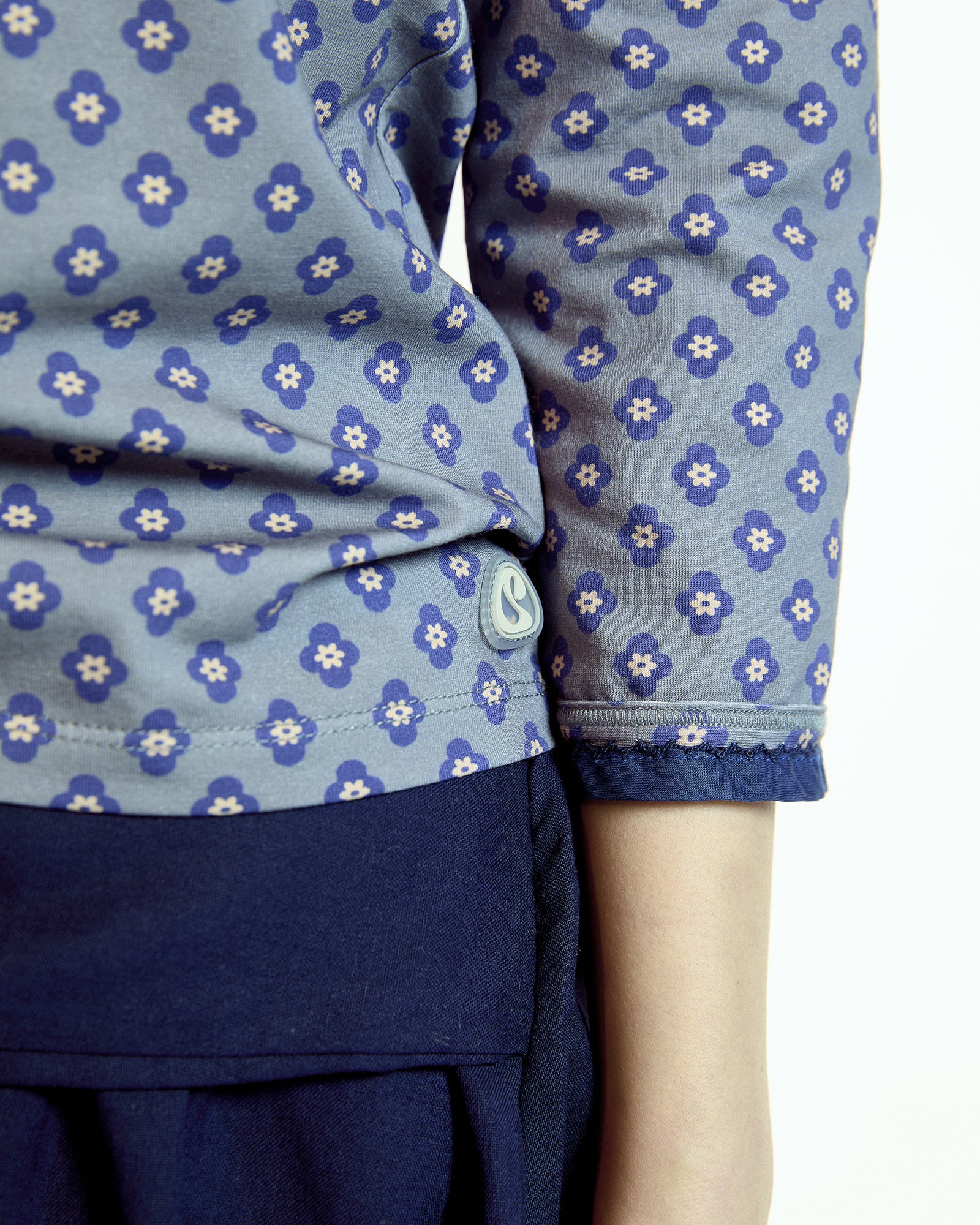 Coyseio - Flower Capri Sleeve (Grey) product image 3 | TRAB K-Fashion Australia