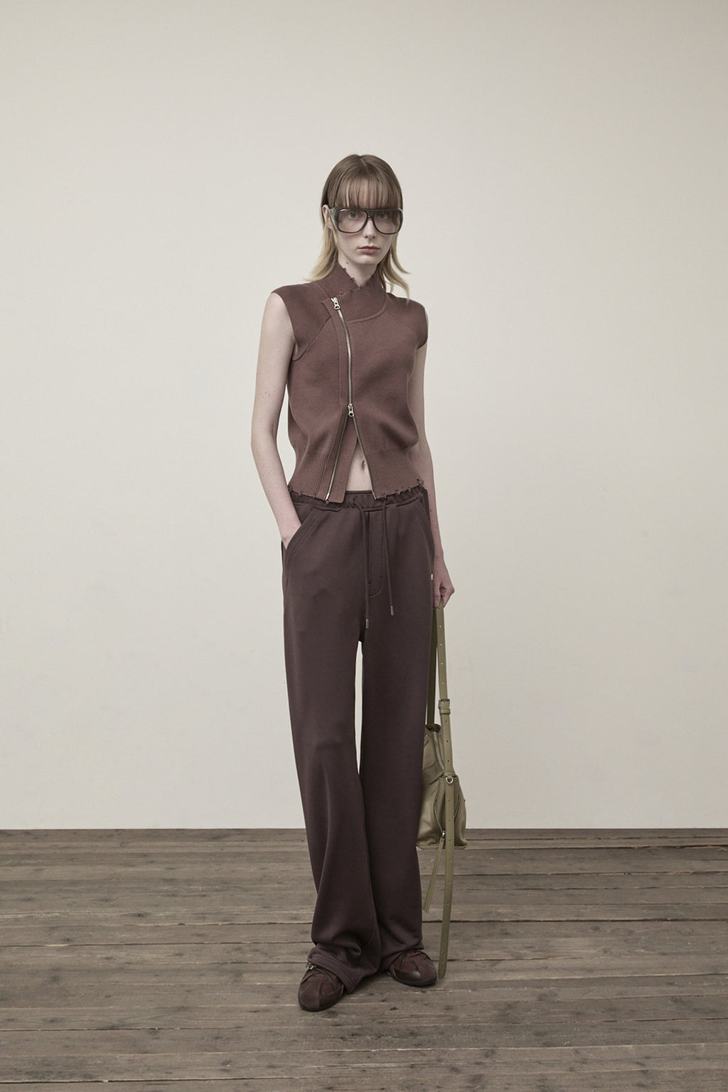 Matin Kim - Back Pocket Glitter Sweatpants (Brown) product image 8 | TRAB K-Fashion Australia