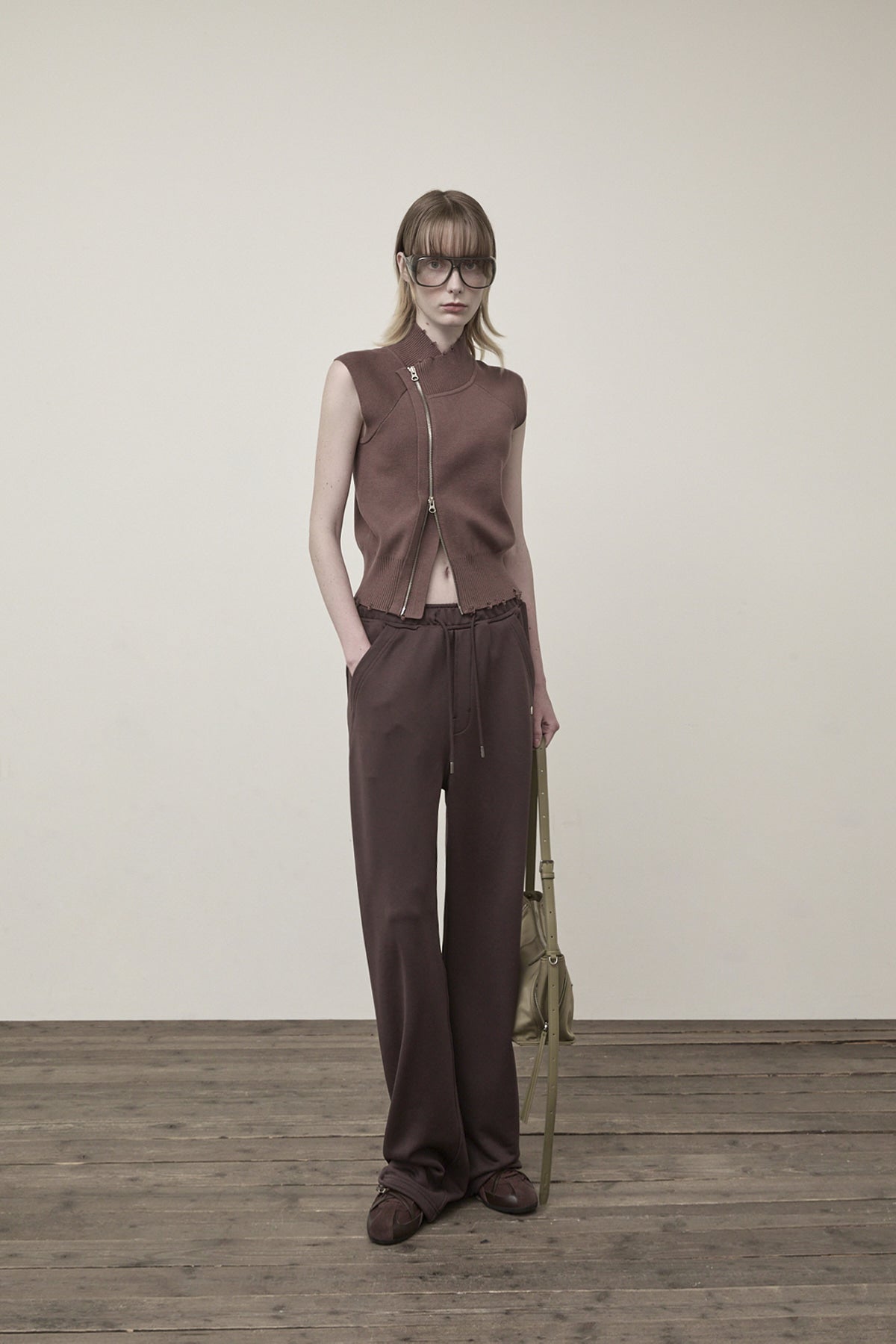 Matin Kim - Back Pocket Glitter Sweatpants (Brown) product image 8 | TRAB K-Fashion Australia