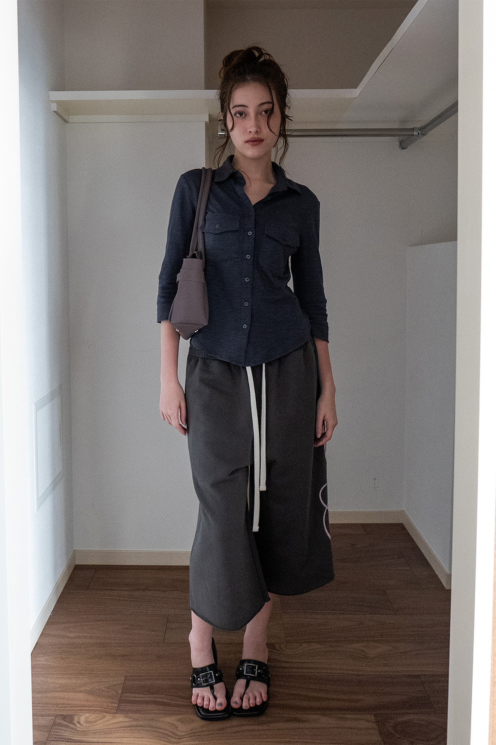 Deinet - Dn Script Sweat Bermuda Pants (Charcoal) product image 6 | TRAB K-Fashion Australia