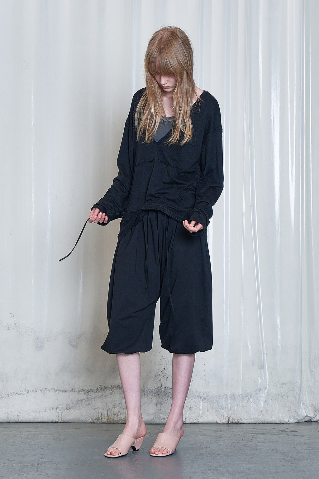 Deinet - Balloon Sweat Pants (Black) product image 6 | TRAB K-Fashion Australia