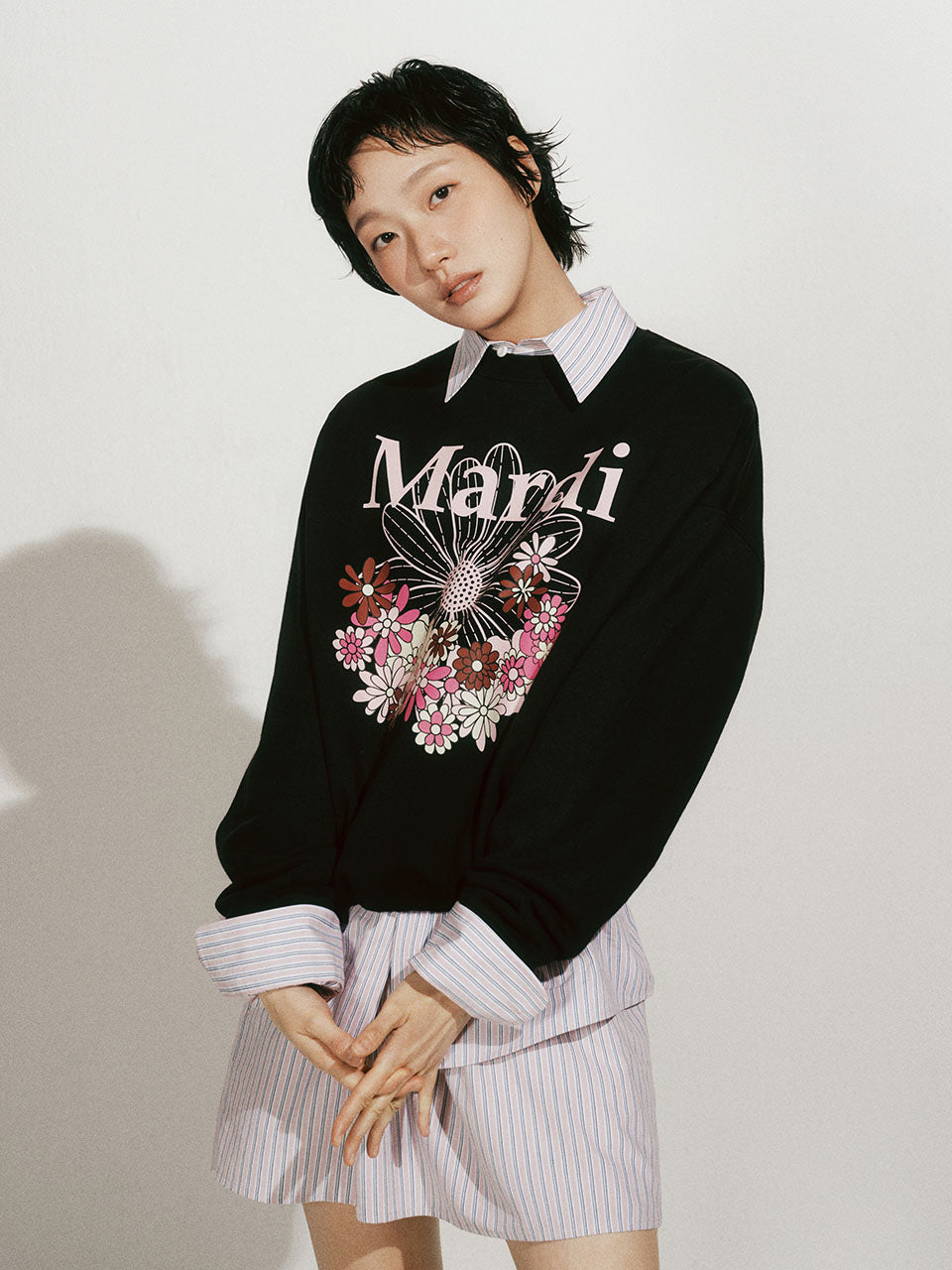 Mardi Mercredi - Sweatshirt Flowermardi Jardin (Black Palepink) product image 1 | TRAB K-Fashion Australia