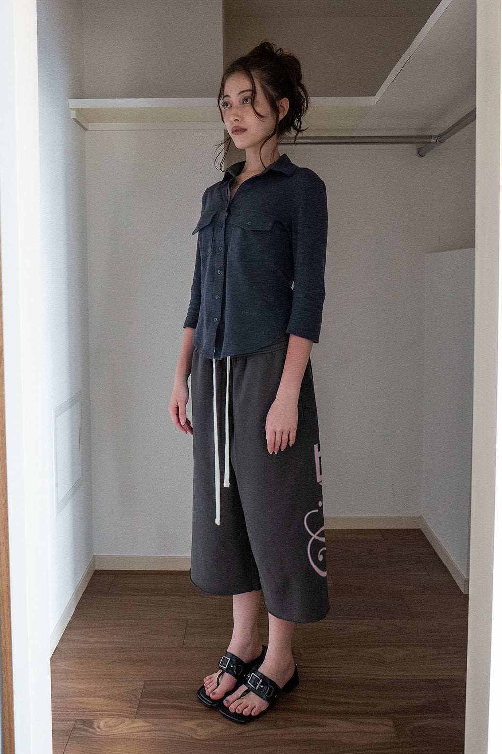 Deinet - Dn Script Sweat Bermuda Pants (Charcoal) product image 2 | TRAB K-Fashion Australia