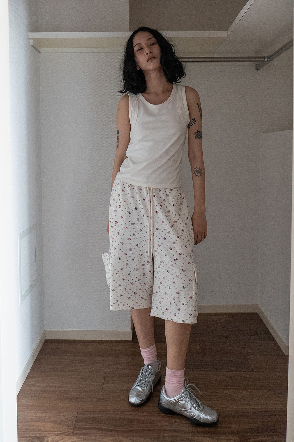 Deinet - Soft Waffle Flower Jersey Cargo Bermuda Pants (Ivory) product image 5 | TRAB K-Fashion Australia
