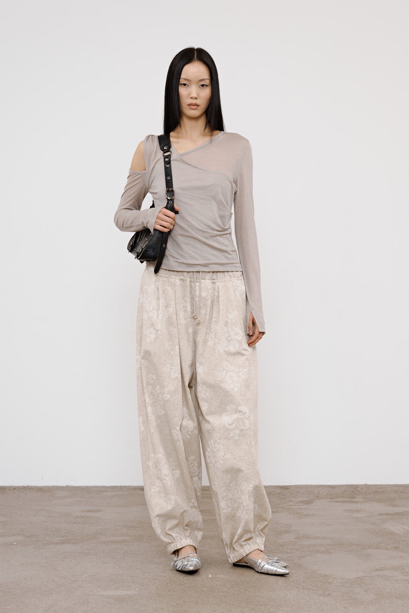 Deinet - One Shoulder Draped Asymmetric Top (Beige) product image 4 | TRAB K-Fashion Australia
