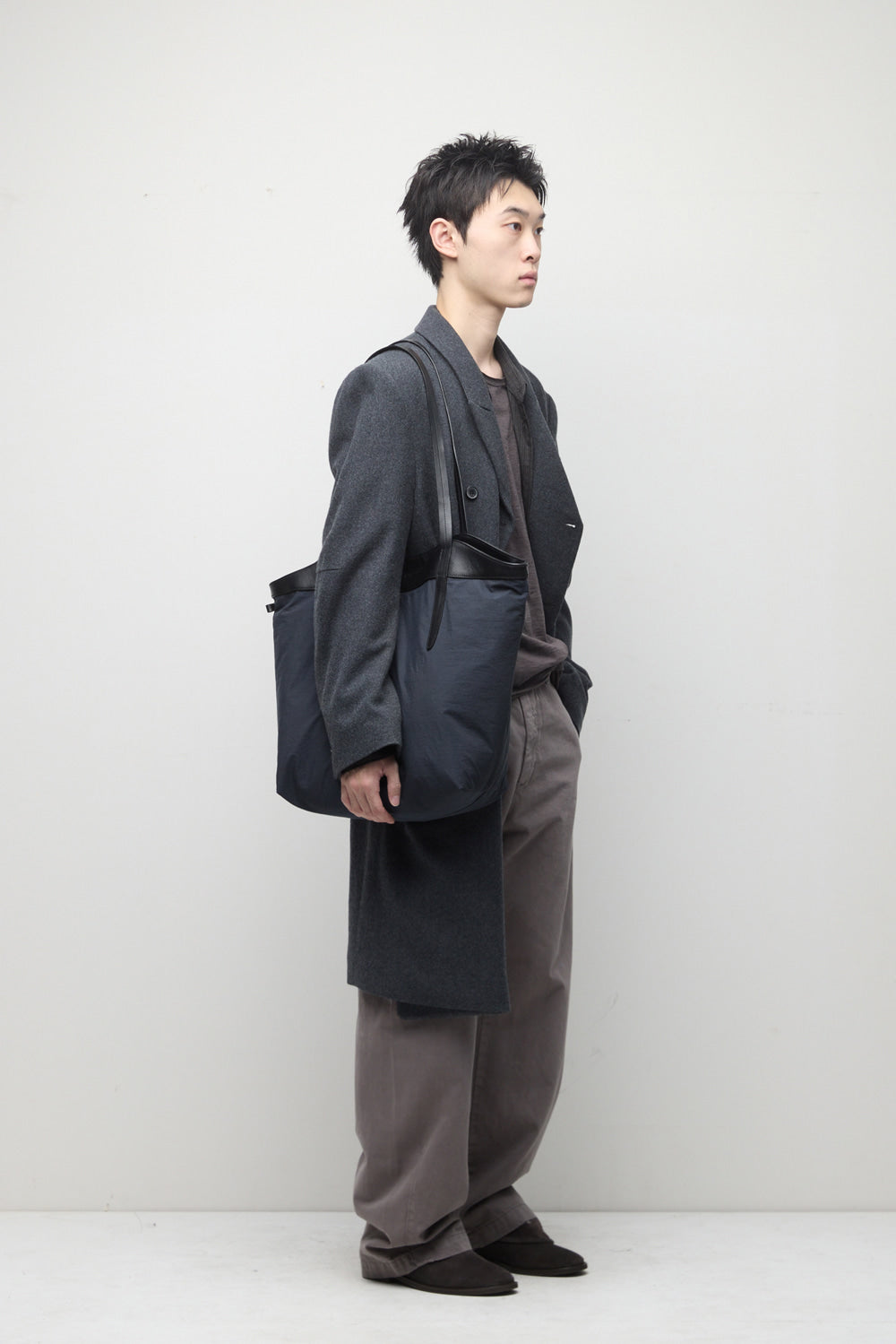 Hatchingroom - Arrow Tote Pig (Dyed Dark Navy) product image 7 | TRAB K-Fashion Australia