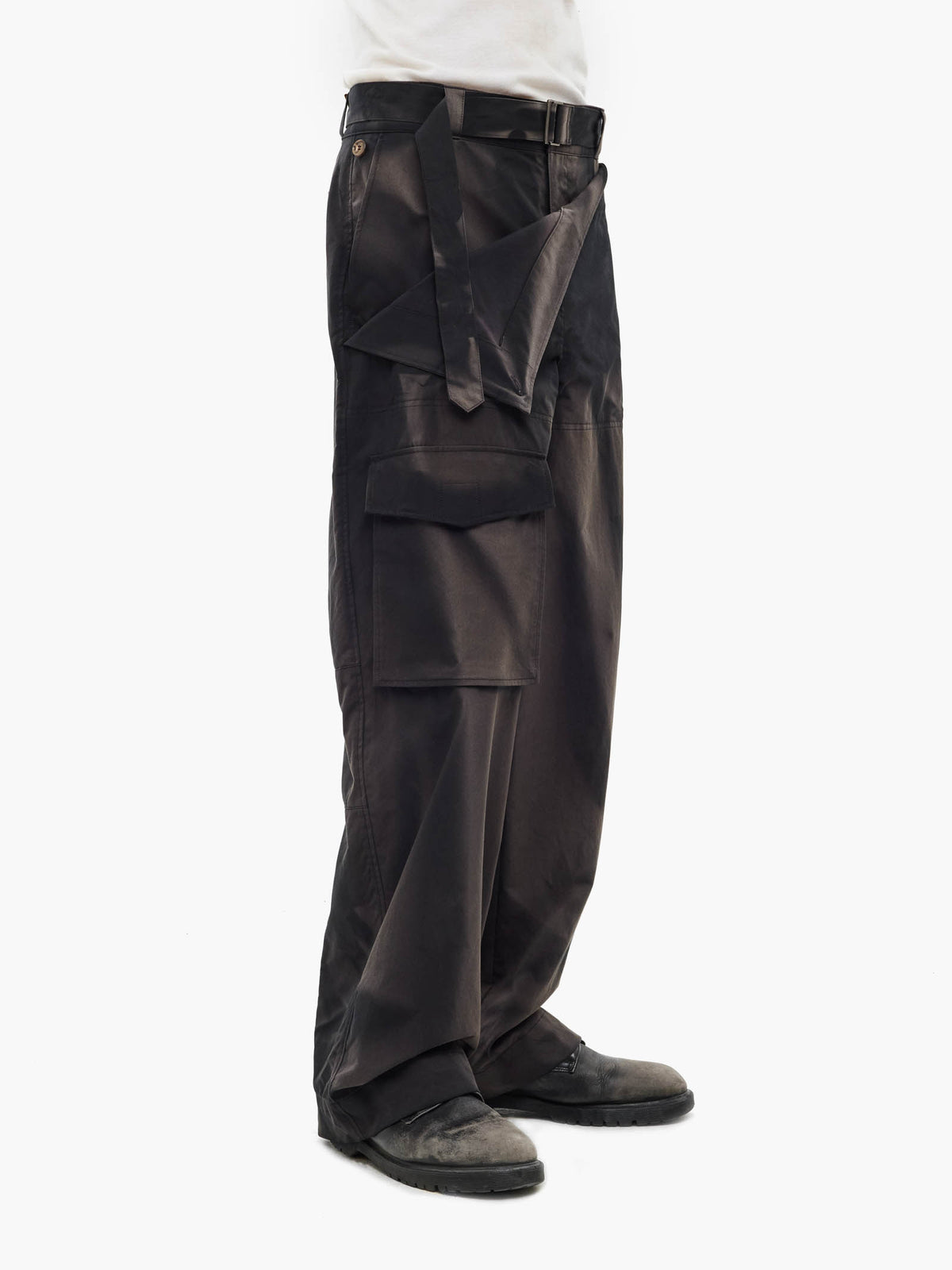 Jiyong Kim - Sun-Bleached Double Front Wide Trousers (Black) product image 4 | TRAB K-Fashion Australia