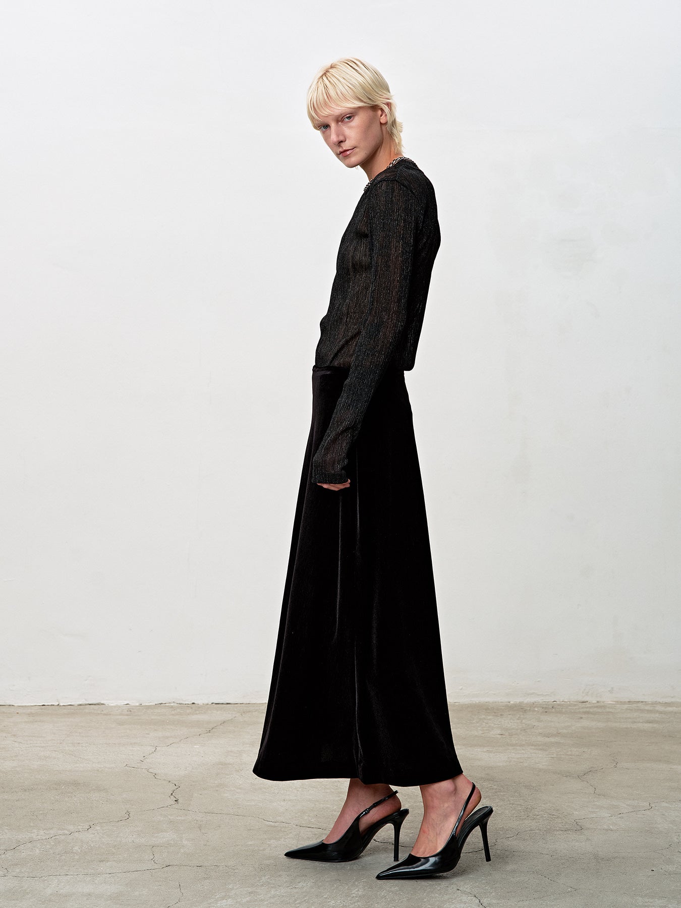 Tonywack - Velvet Flared Skirt (Black) product image 5 | TRAB K-Fashion Australia