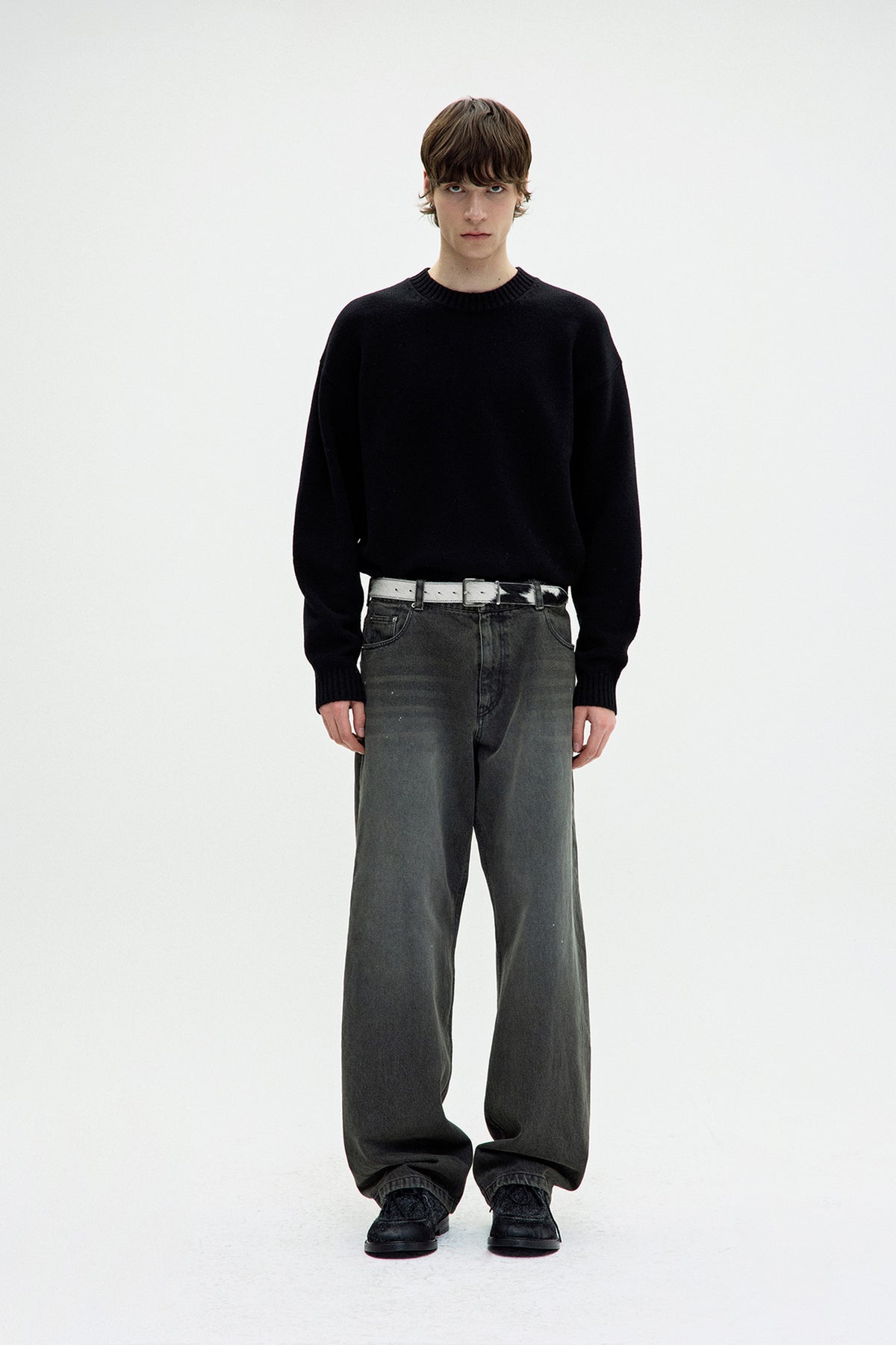 Coor - Wool Cropped Crewneck Sweater (Black) product image 2 | TRAB K-Fashion Australia