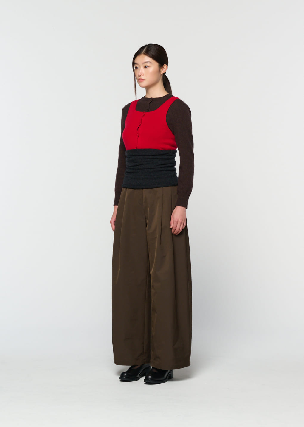 Amomento - two tuck balloon pants (Dark Brown) product image 7 | TRAB K-Fashion Australia