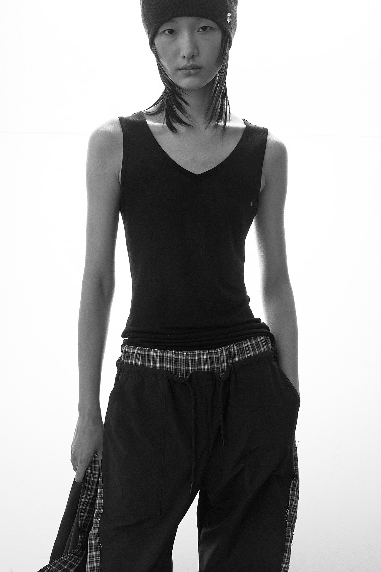 Deinet - Ist Kultur Sleeveless (Black) product image 6 | TRAB K-Fashion Australia