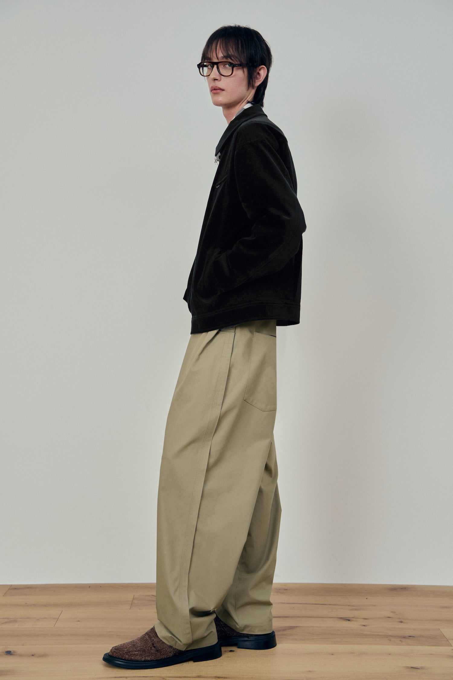 Stu - Velvet Zip Up Jacket Black (With Stamen (Brooch)) product image 15 | TRAB K-Fashion Australia