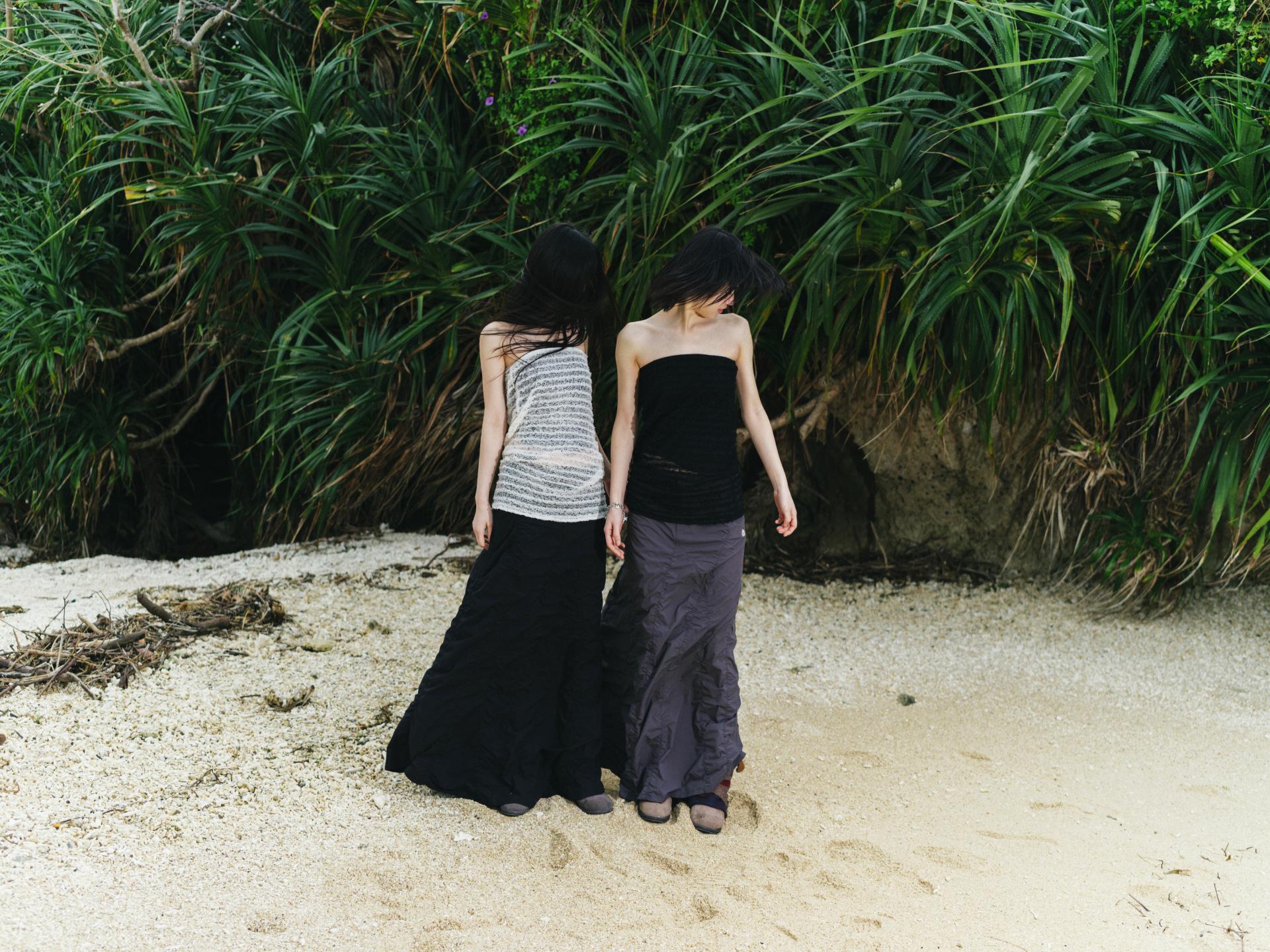 Coyseio - Wave Stitch Tube Top (Black) product image 2 | TRAB K-Fashion Australia