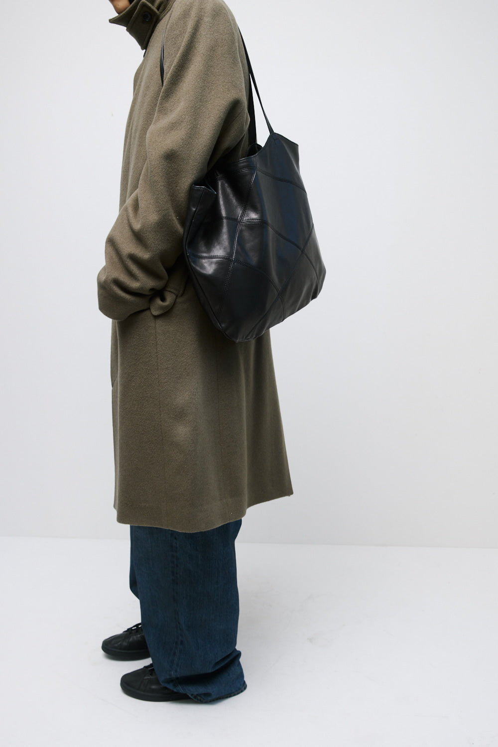 Hatchingroom - Web Tote Lamb Skin (Black) product image 11 | TRAB K-Fashion Australia