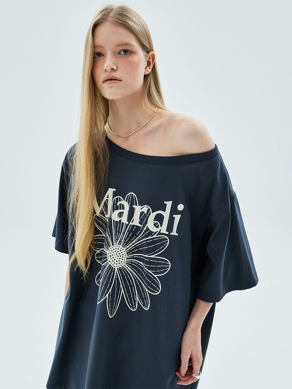 Mardi Mercredi - Oversized Tshirt Off Shoulder Flowermardi (Vintagenavy Beige) product image 1 | TRAB K-Fashion Australia