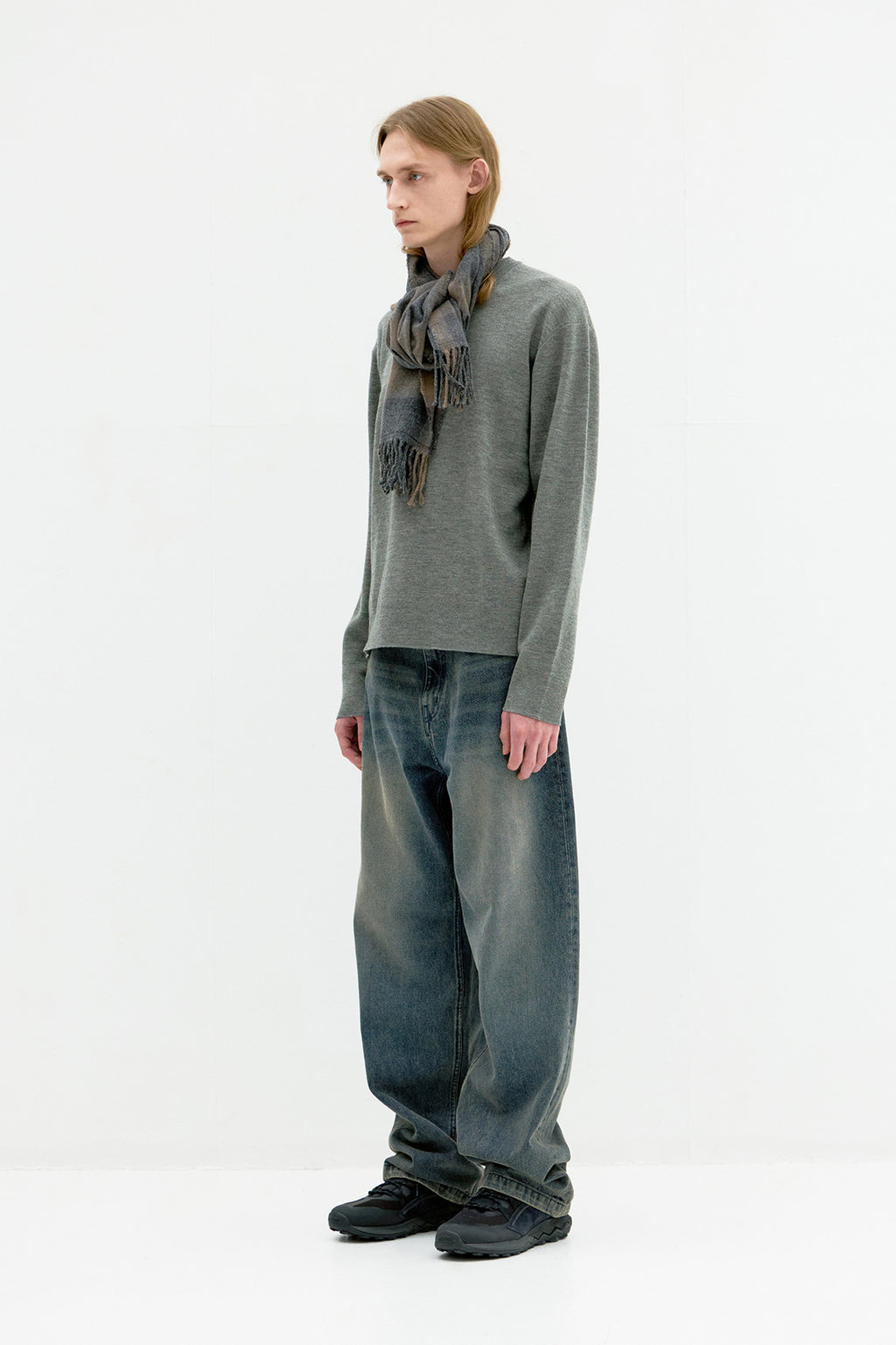 Coor - Merino Wool Ombre Checkered Muffler (Charcoal) product image 3 | TRAB K-Fashion Australia