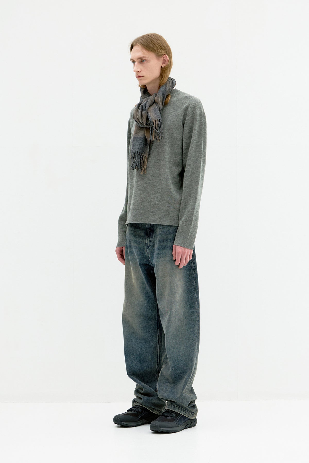 Coor - Merino Wool Ombre Checkered Muffler (Charcoal) product image 3 | TRAB K-Fashion Australia