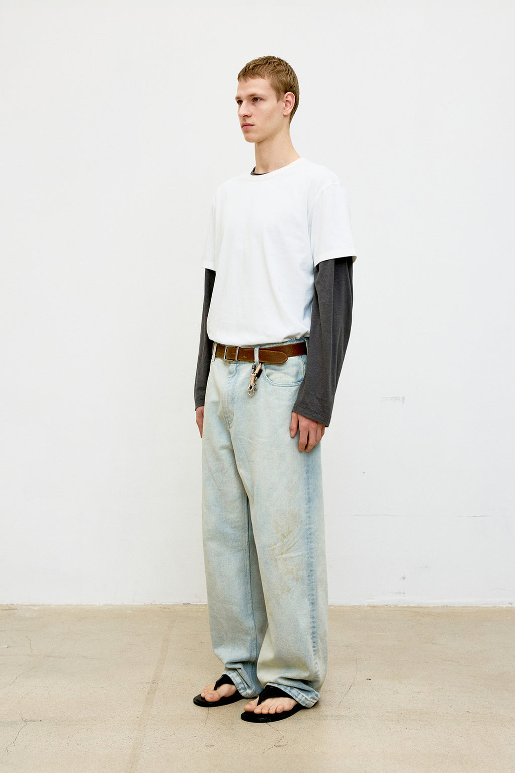 Coor - Chain Stitch Pointed Crop T-Shirt (Offwhite) product image 3 | TRAB K-Fashion Australia