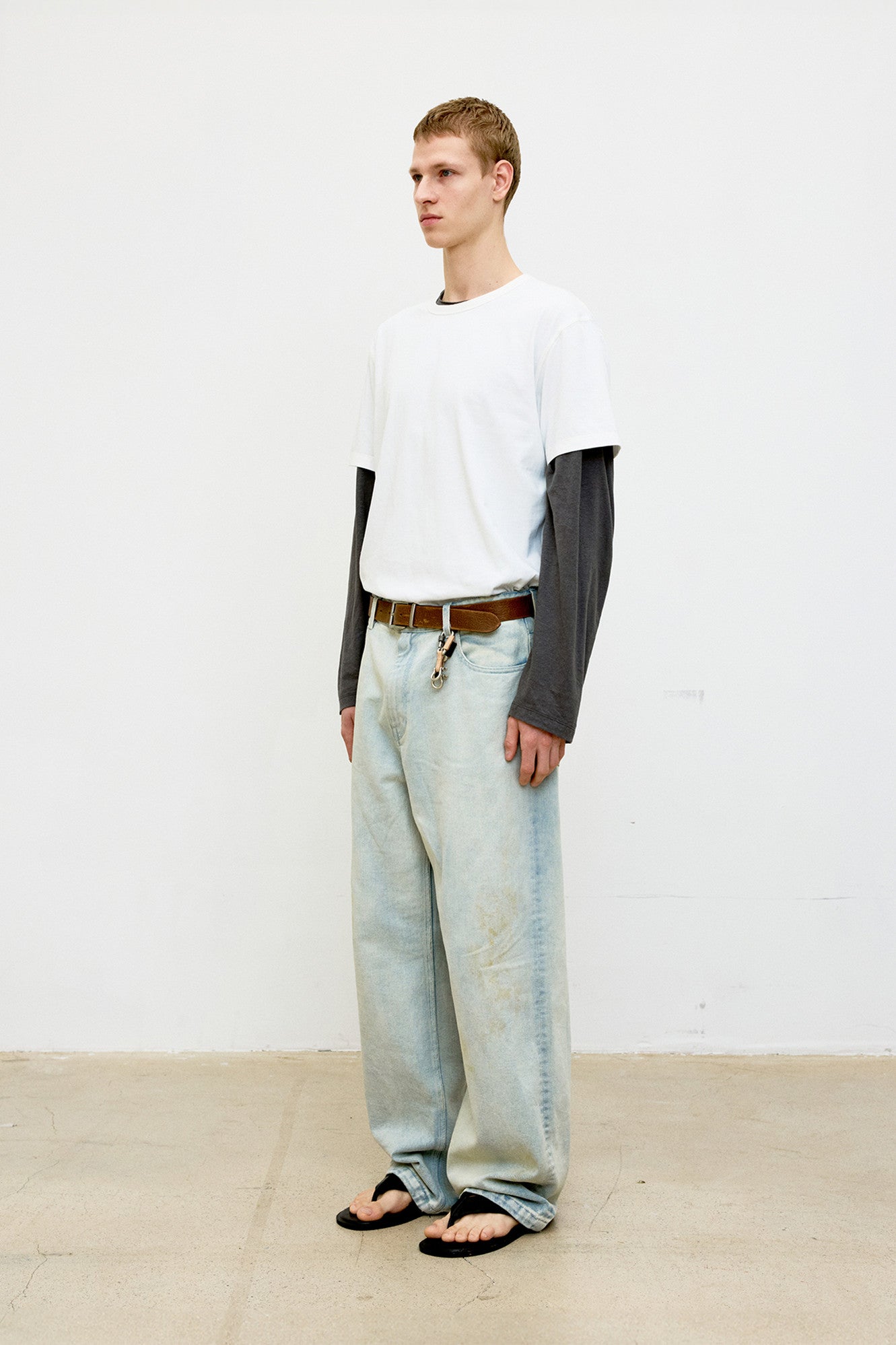 Coor - Chain Stitch Pointed Crop T-Shirt (Offwhite) product image 3 | TRAB K-Fashion Australia