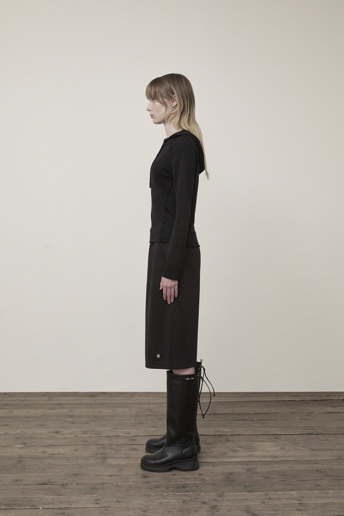 Matin Kim - Back Pocket Glitter Bermuda Sweatpants (Black) product image 7 | TRAB K-Fashion Australia