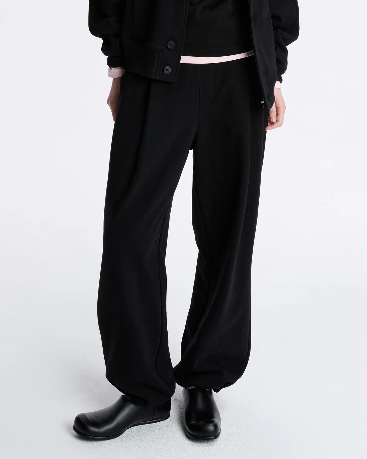 Ader Error - Sig; BL Tag Sweatpants 02 (Noir) product image 7 | TRAB K-Fashion Australia