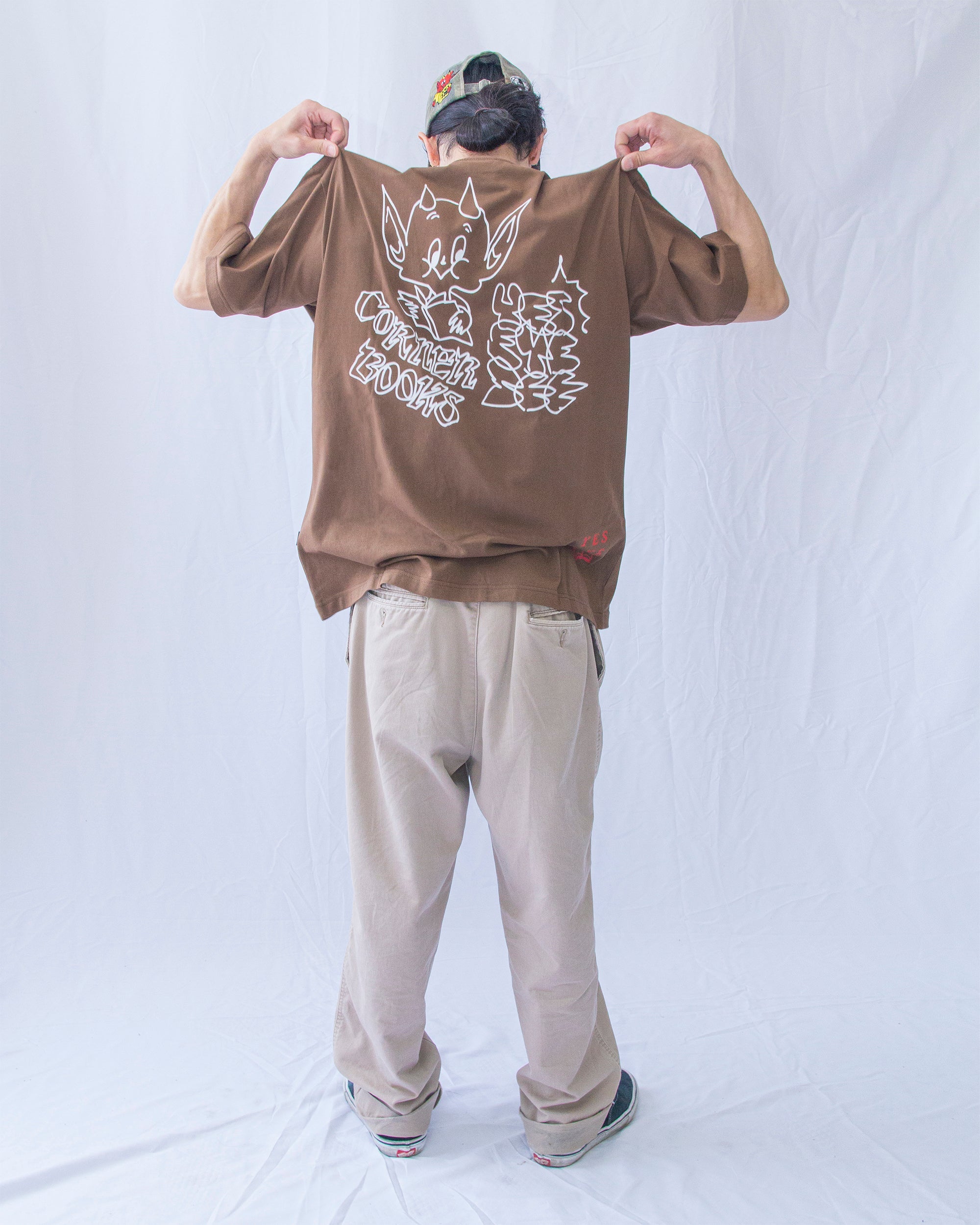 yeseyesee - Corner Reader Tee (Brown) product image 11 | TRAB K-Fashion Australia
