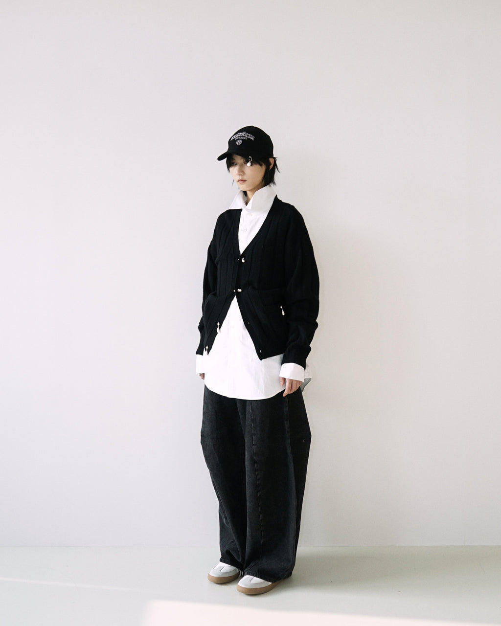 Kimhe Kim - Balloon Fit Jeans (Black) product image 3 | TRAB K-Fashion Australia