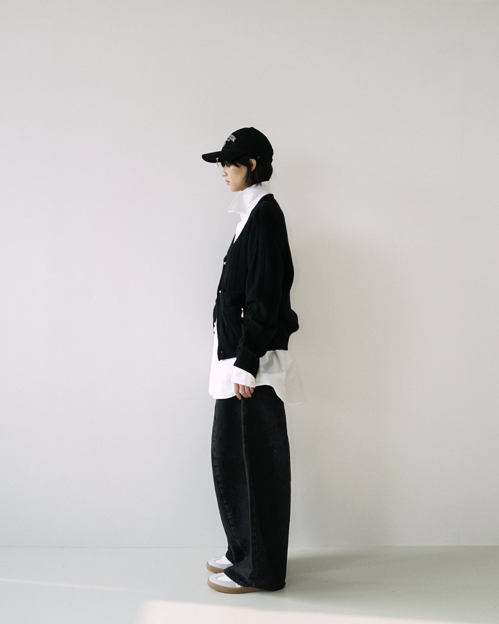 Kimhe Kim - Balloon Fit Jeans (Black) product image 4 | TRAB K-Fashion Australia