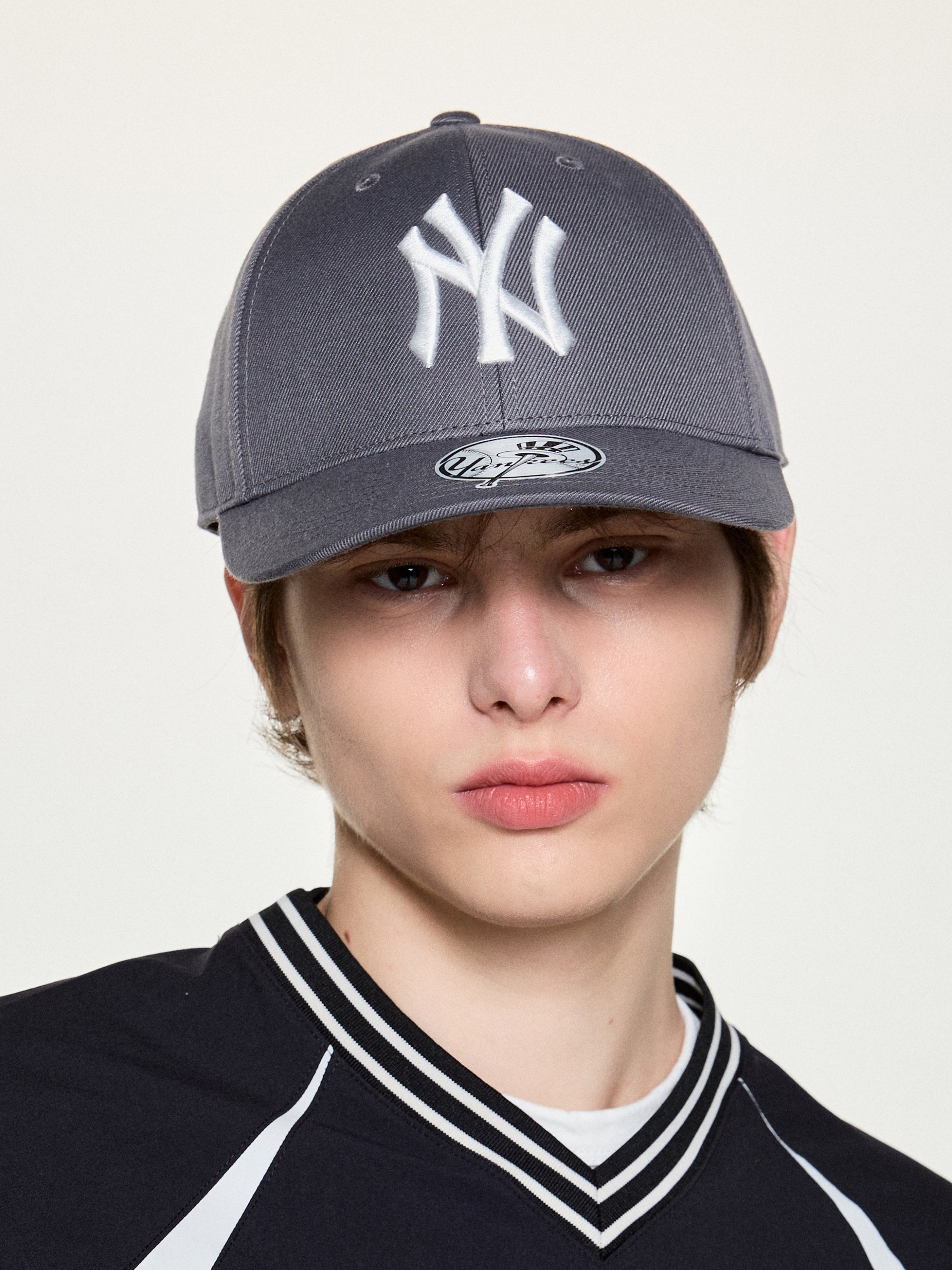 MLB Korea - MLB Signature Patch Structure Ball Cap New York Yankees (Dark Gray) product image 3 | TRAB K-Fashion Australia