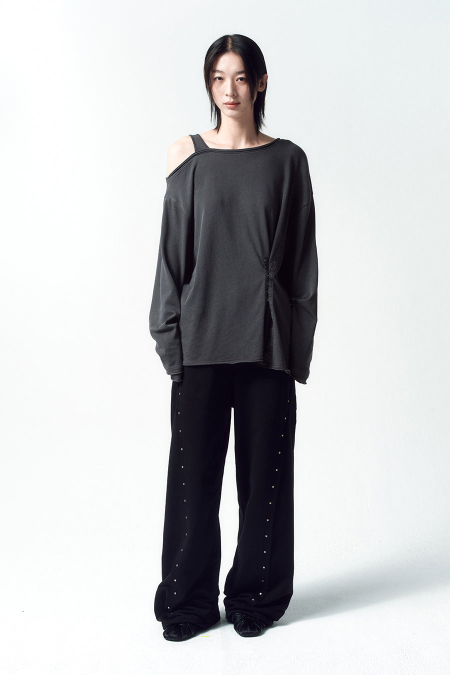 Insilence - Studded Sweatpants (Black) product image 2 | TRAB K-Fashion Australia