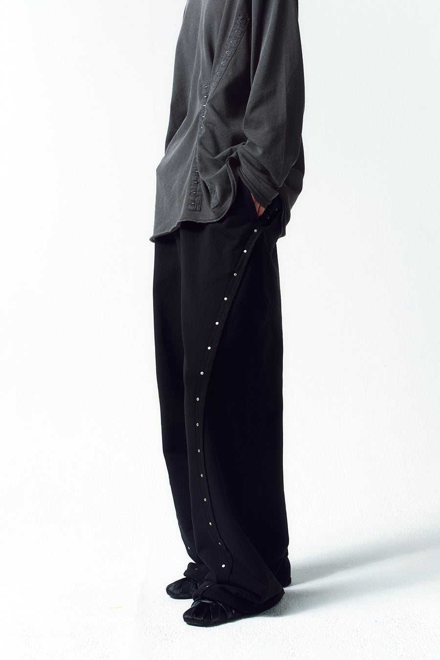Insilence - Stud Sweat Pants (Black) product image 4 | TRAB K-Fashion Australia