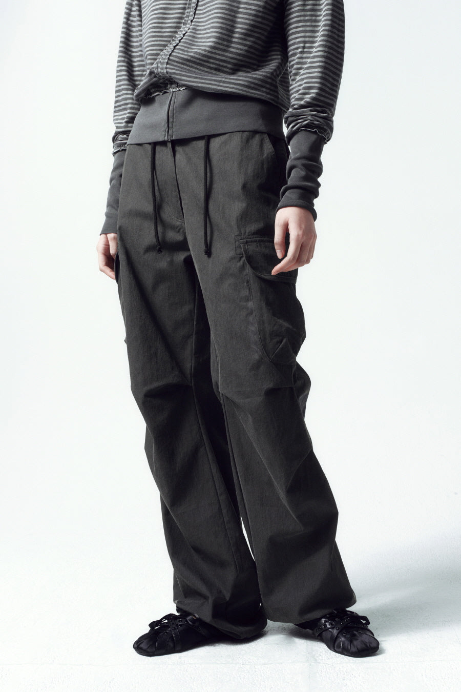 Insilence - Ashed Semi-Wide Cargo Pants (Charcoal) product image 2 | TRAB K-Fashion Australia
