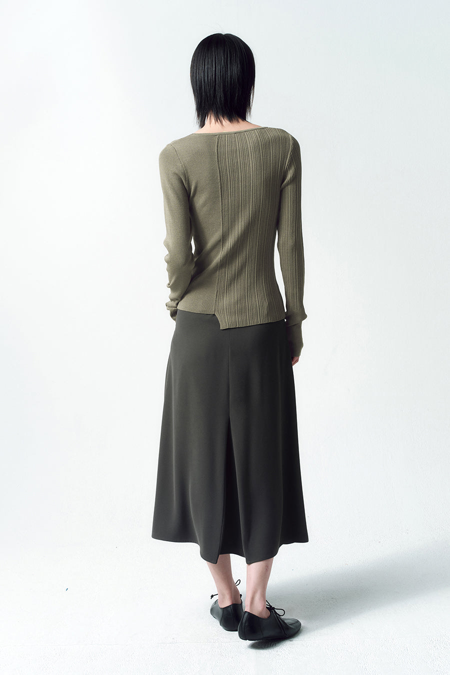 Insilence - Curved Stud Skirt (Charcoal) product image 5 | TRAB K-Fashion Australia