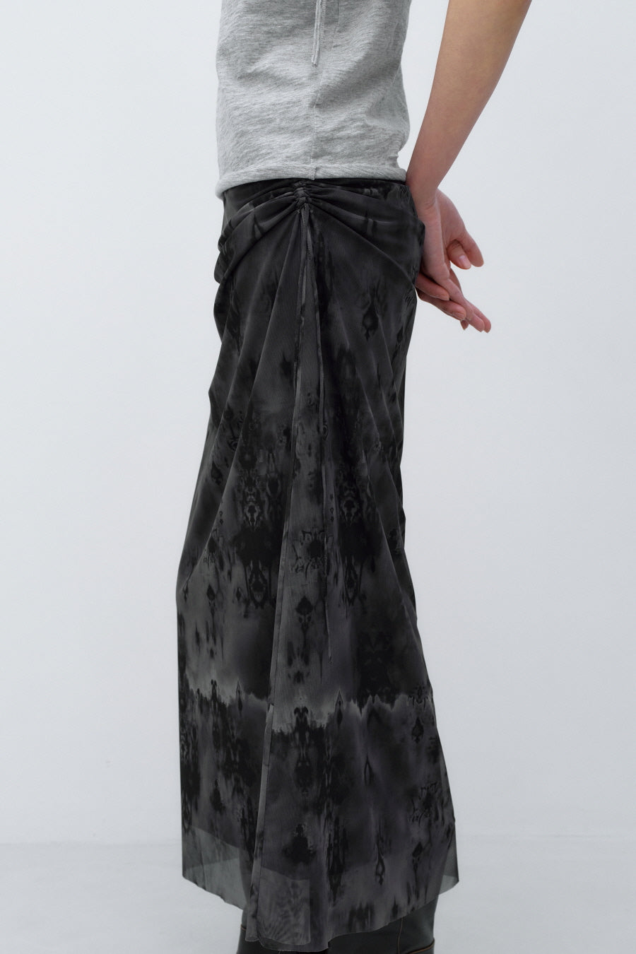 Insilence - Two-way Mesh Graphic Skirt (Black) product image 3 | TRAB K-Fashion Australia