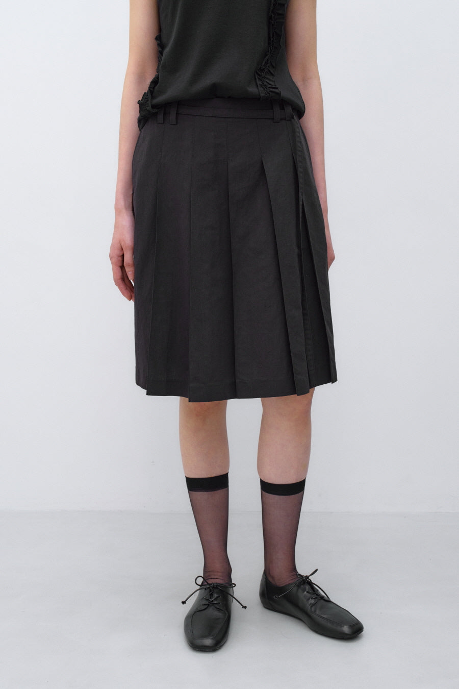 Insilence - Low Cotton Pleated Skirt (Black) product image 4 | TRAB K-Fashion Australia