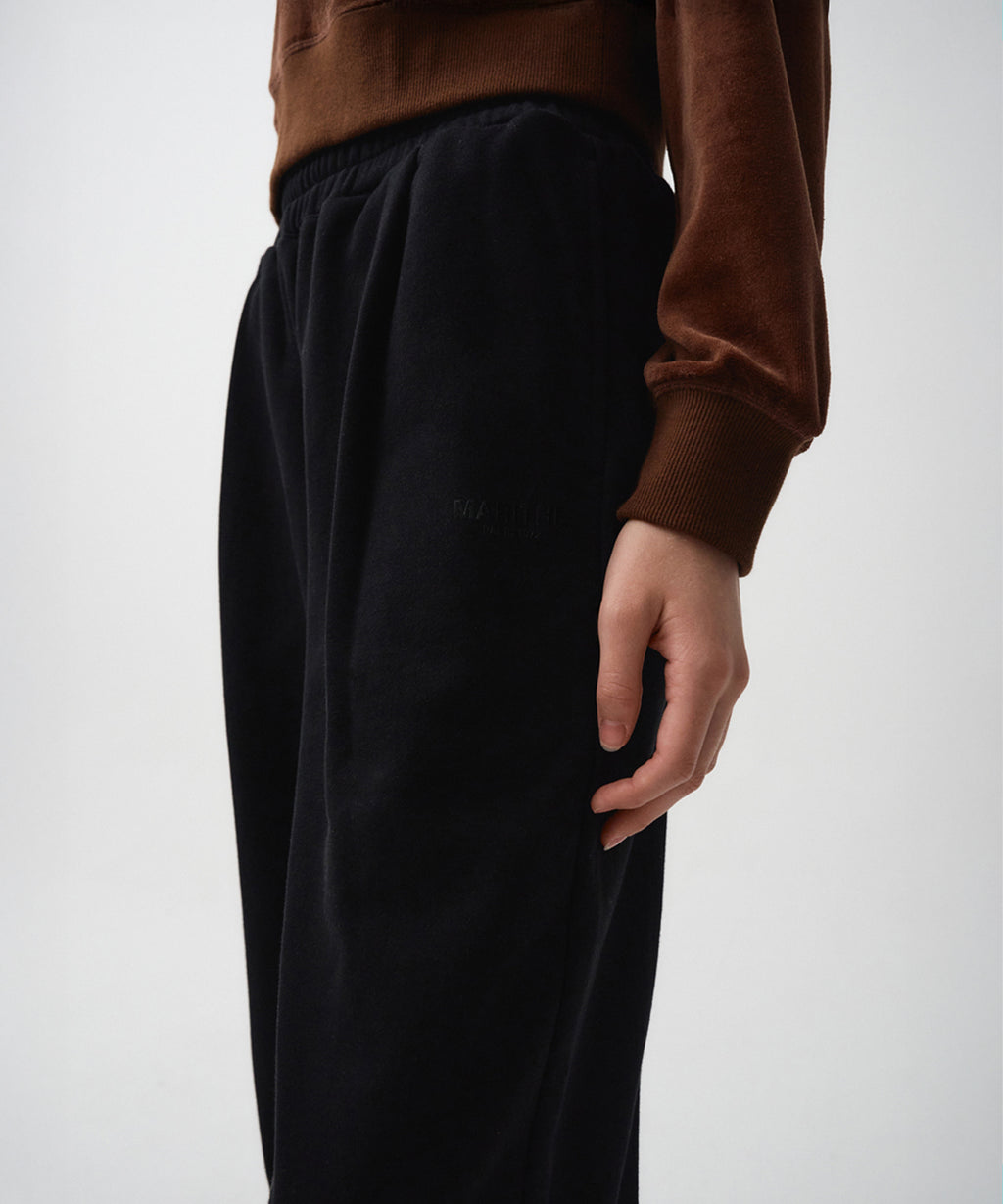 Marithe & Francois Girbaud - Regular Logo One Tuck Wide Sweatpants (Black) product image 5 | TRAB K-Fashion Australia