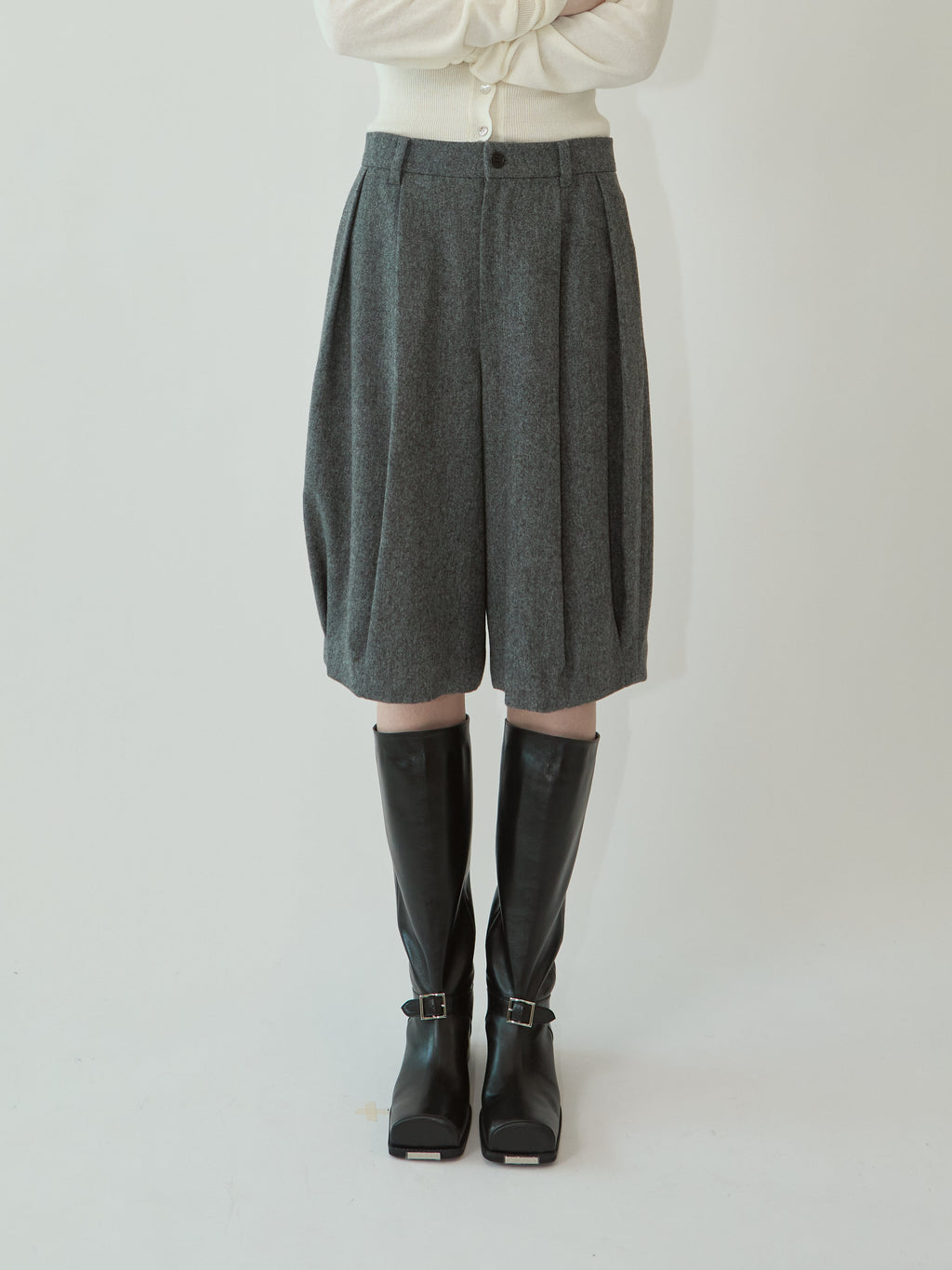 Kimhe Kim - Wool-Blended Alex Bermuda Pants (Charcoal) product image 2 | TRAB K-Fashion Australia