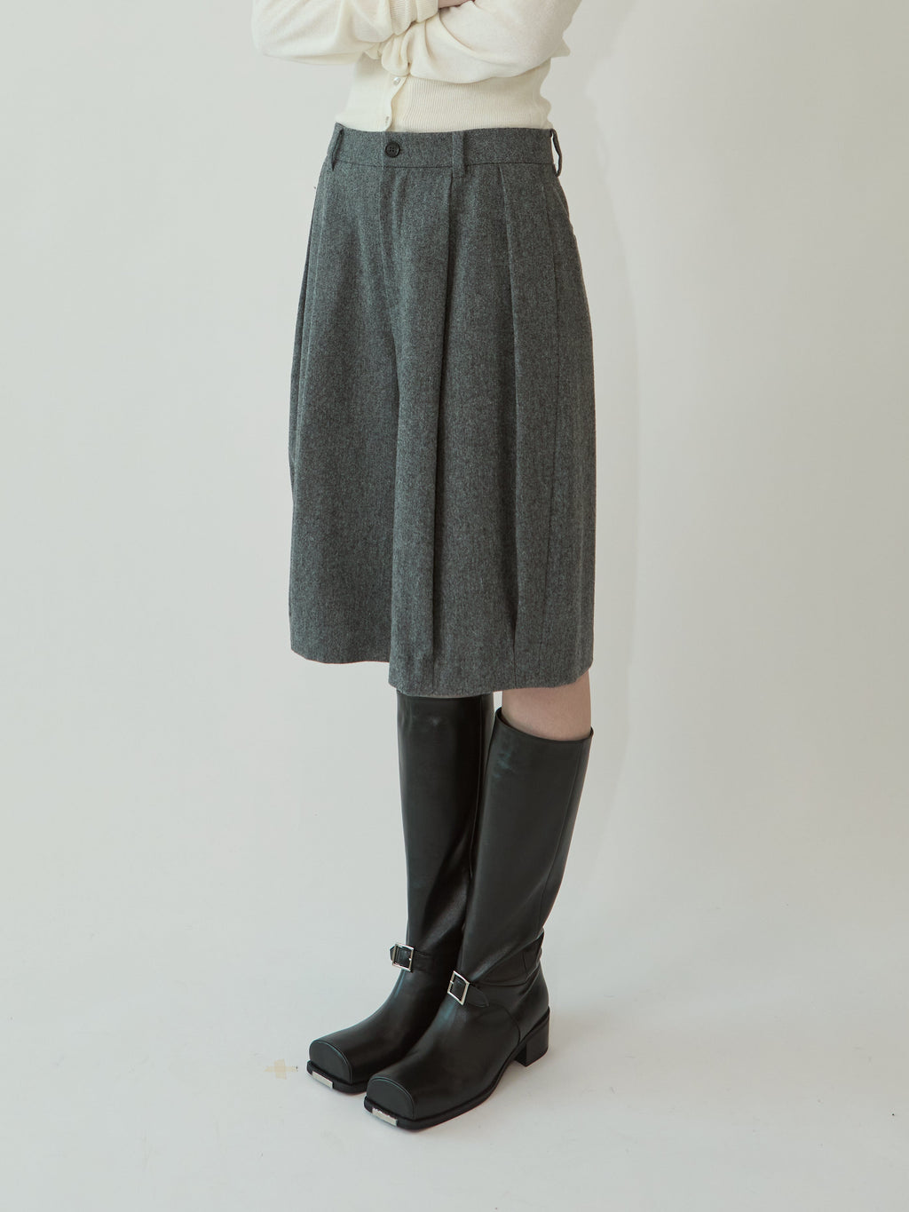 Kimhe Kim - Wool-Blended Alex Bermuda Pants (Charcoal) product image 3 | TRAB K-Fashion Australia