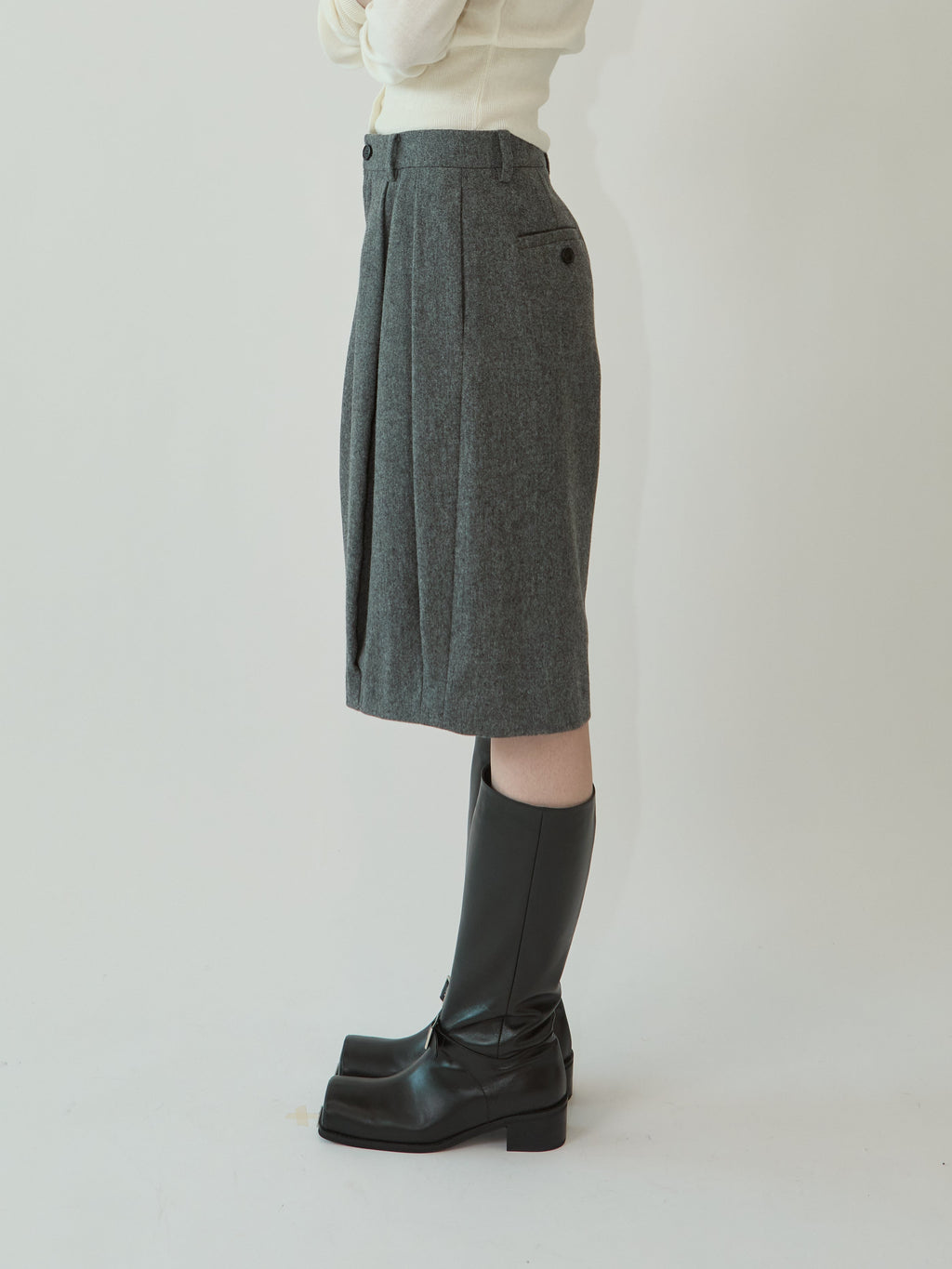 Kimhe Kim - Wool-Blended Alex Bermuda Pants (Charcoal) product image 4 | TRAB K-Fashion Australia