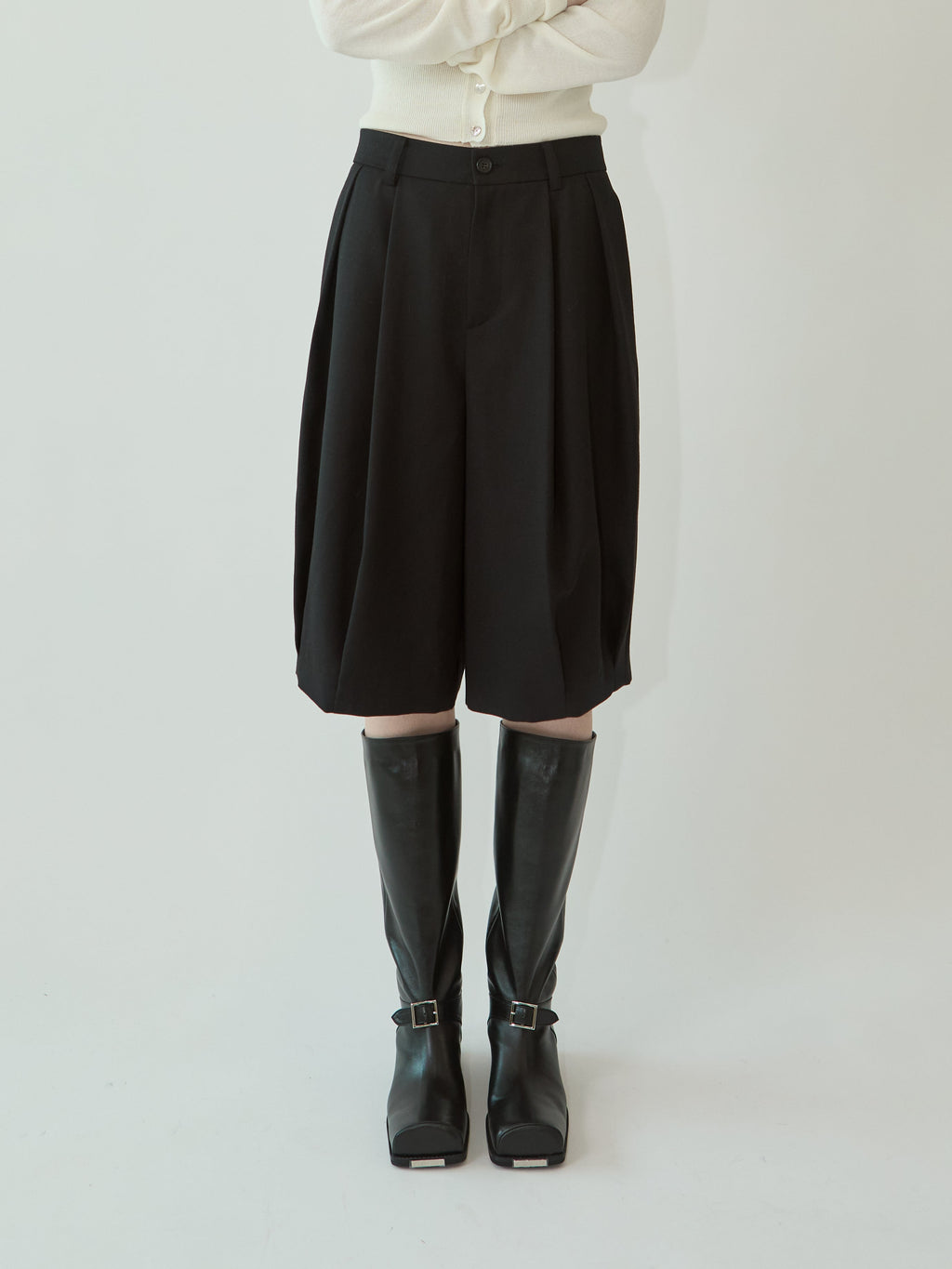 Kimhe Kim - Wool-Blended Alex Bermuda Pants (Black) product image 2 | TRAB K-Fashion Australia