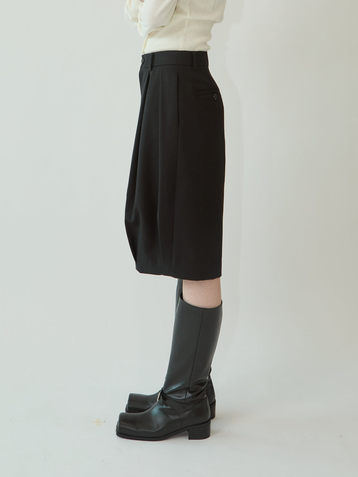 Kimhe Kim - Wool-Blended Alex Bermuda Pants (Black) product image 4 | TRAB K-Fashion Australia