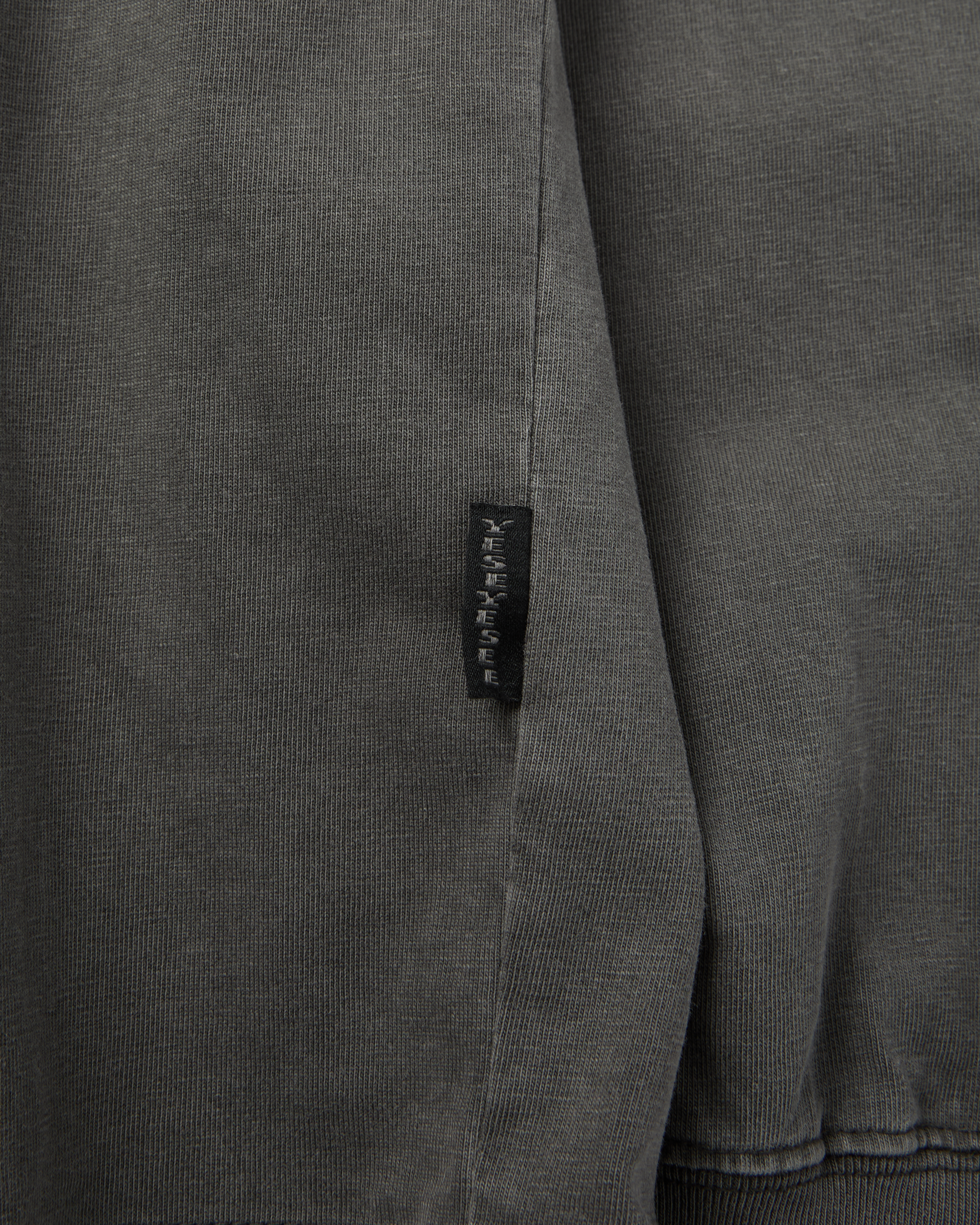 yeseyesee - Pigment C-Logo L/S (Charcoal) product image 5 | TRAB K-Fashion Australia